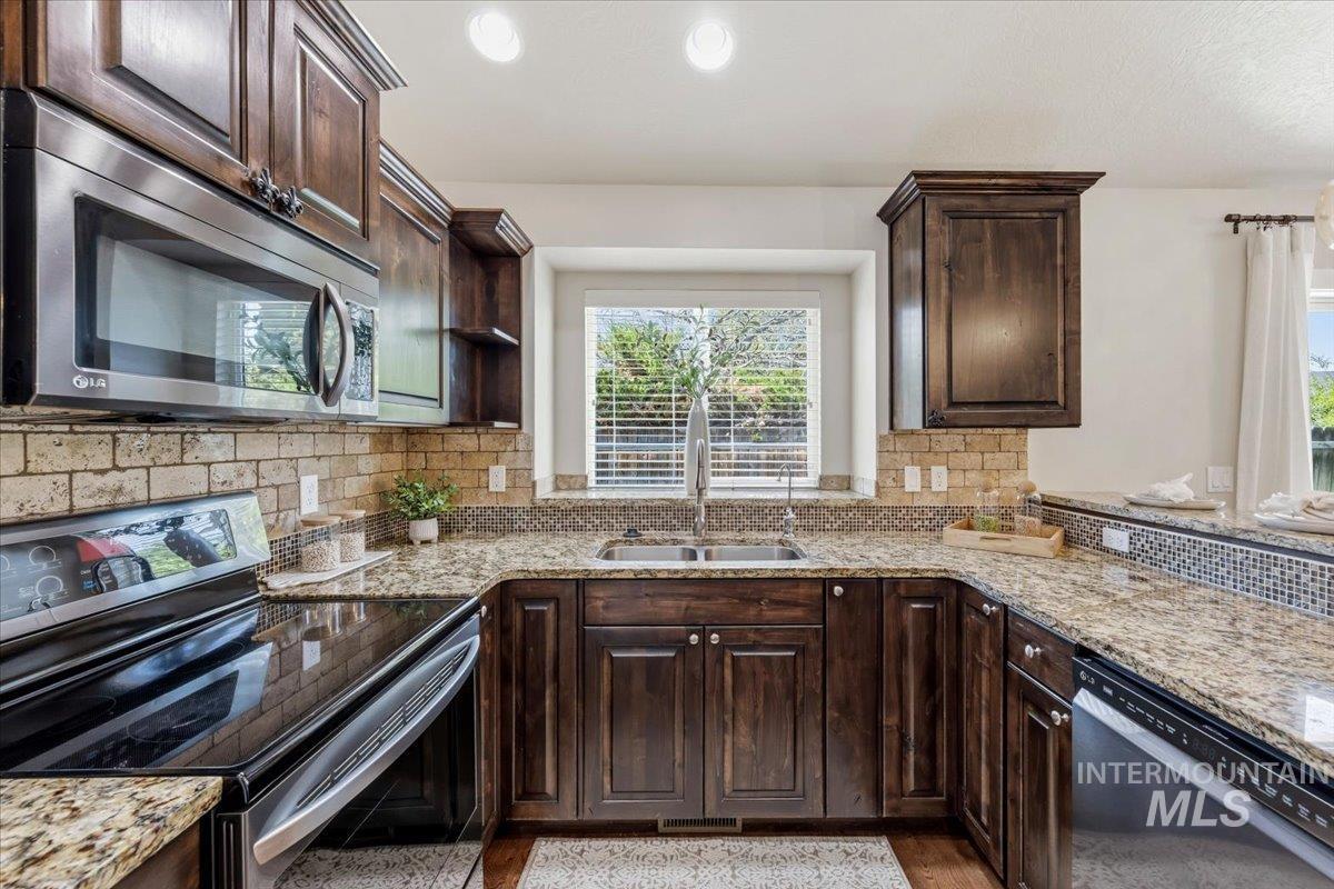 3419 N Arrowwood Way, Meridian, Idaho 83646, 3 Bedrooms, 2.5 Bathrooms, Residential For Sale, Price $459,900, 98985194