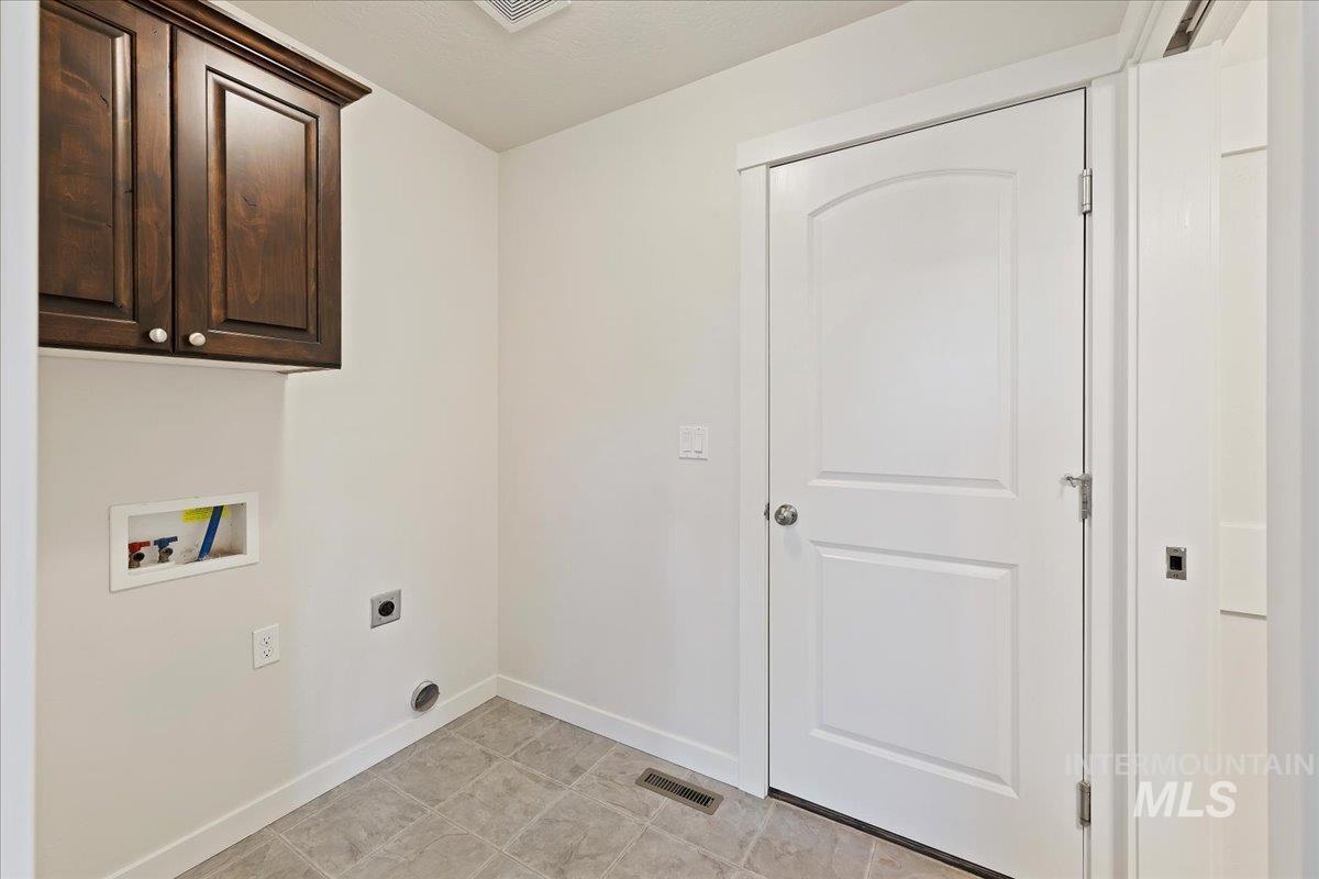 3419 N Arrowwood Way, Meridian, Idaho 83646, 3 Bedrooms, 2.5 Bathrooms, Residential For Sale, Price $459,900, 98985194