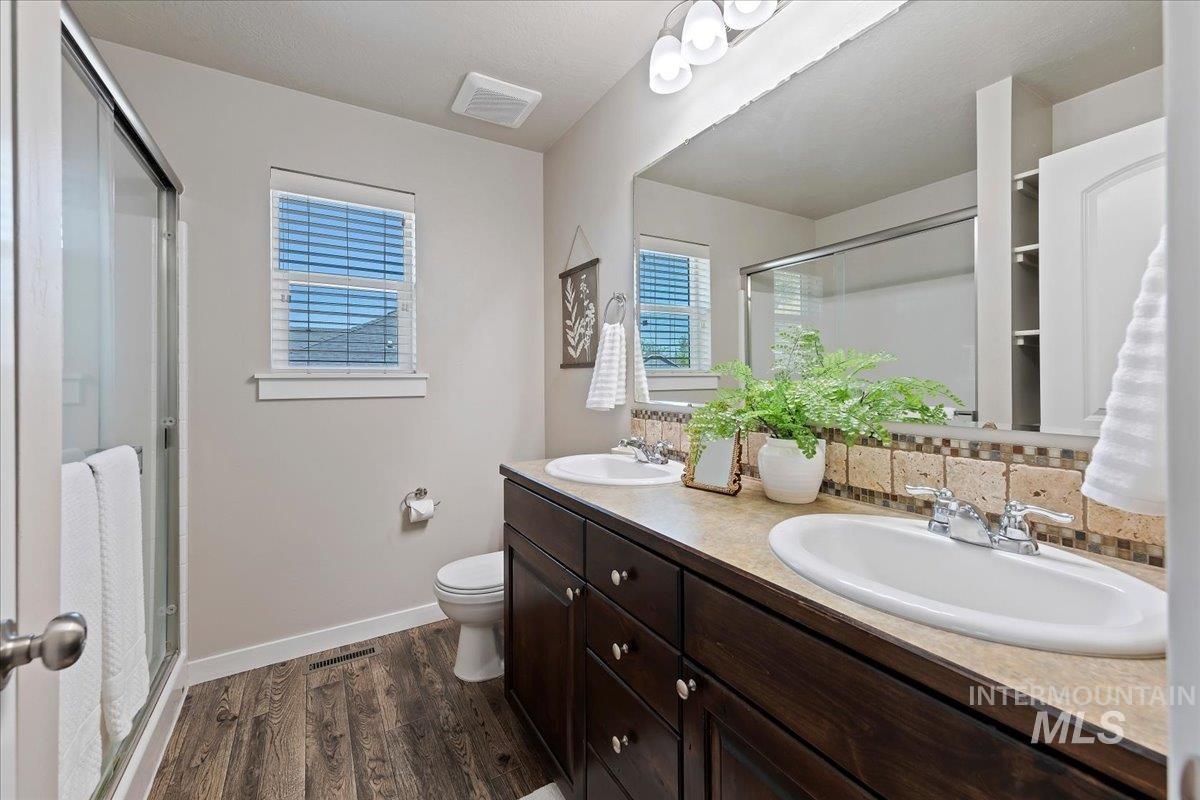 3419 N Arrowwood Way, Meridian, Idaho 83646, 3 Bedrooms, 2.5 Bathrooms, Residential For Sale, Price $459,900, 98985194
