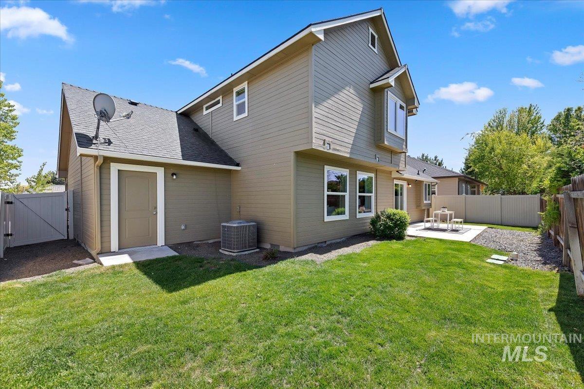3419 N Arrowwood Way, Meridian, Idaho 83646, 3 Bedrooms, 2.5 Bathrooms, Residential For Sale, Price $459,900, 98985194