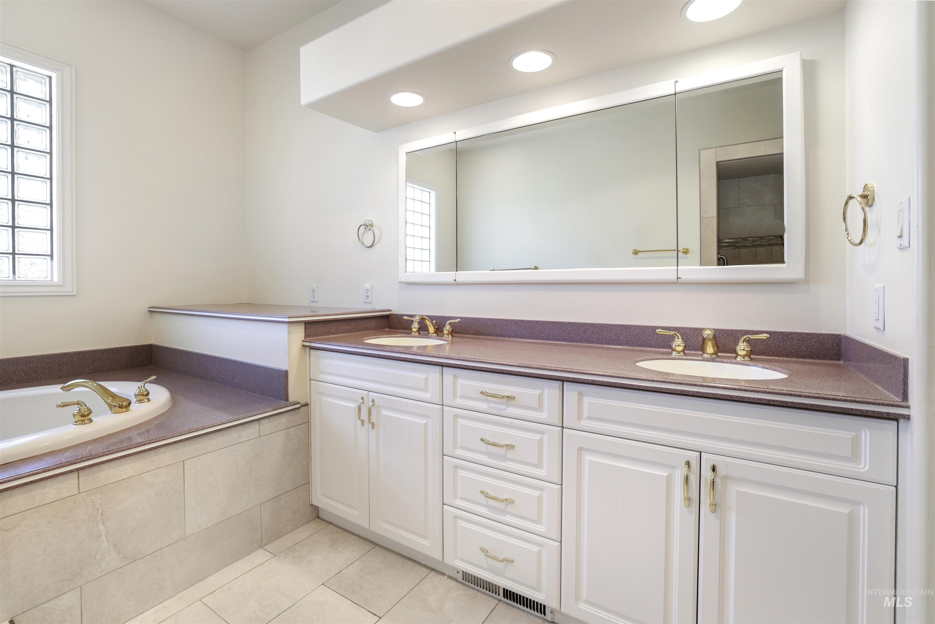 4098 Hidden Lakes Dr, Kimberly, Idaho 83341, 4 Bedrooms, 2.5 Bathrooms, Residential For Sale, Price $725,000,MLS 98985206