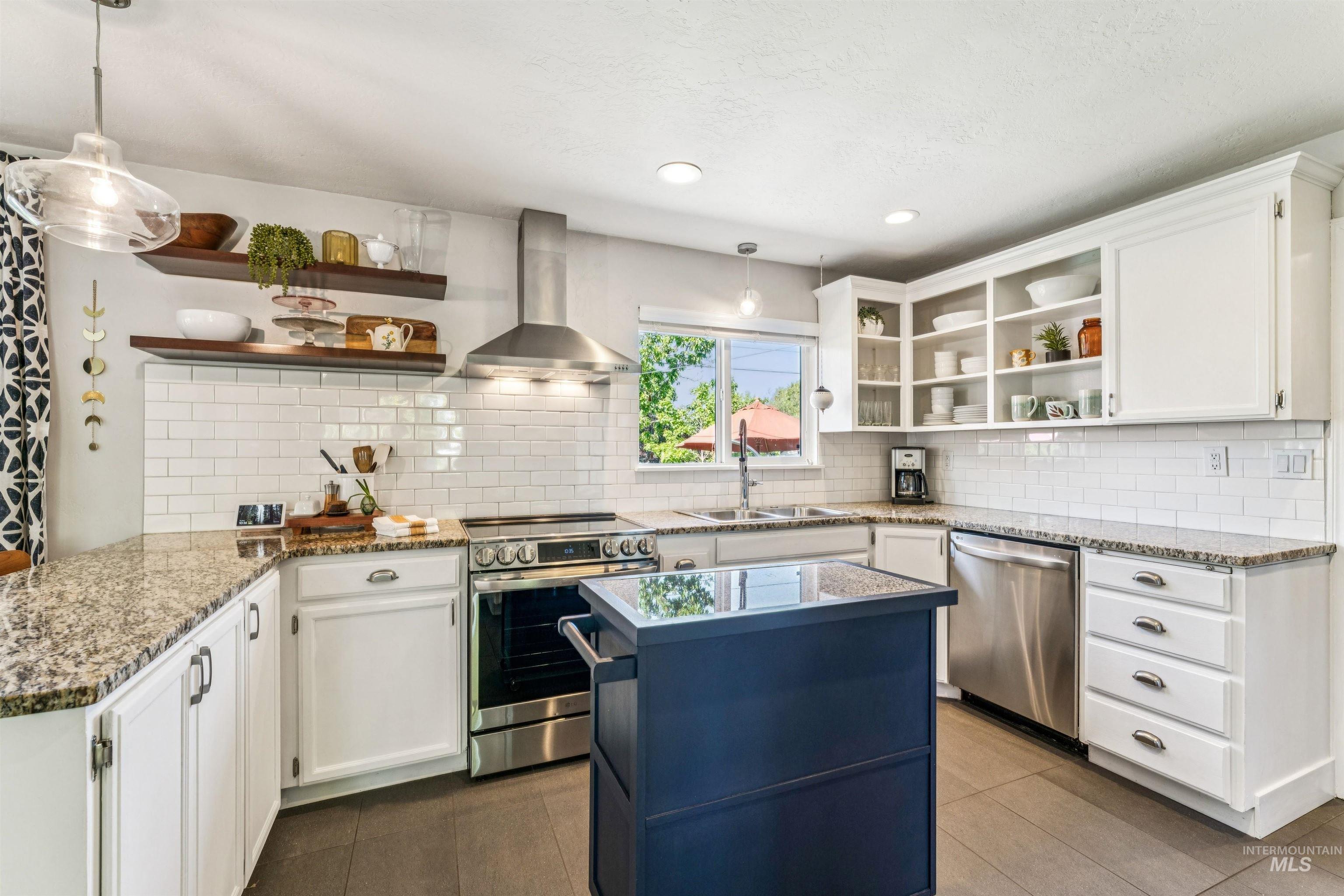 6625 W Hummel Drive, Boise, Idaho 83709, 3 Bedrooms, 2.5 Bathrooms, Residential For Sale, Price $625,000,MLS 98985207