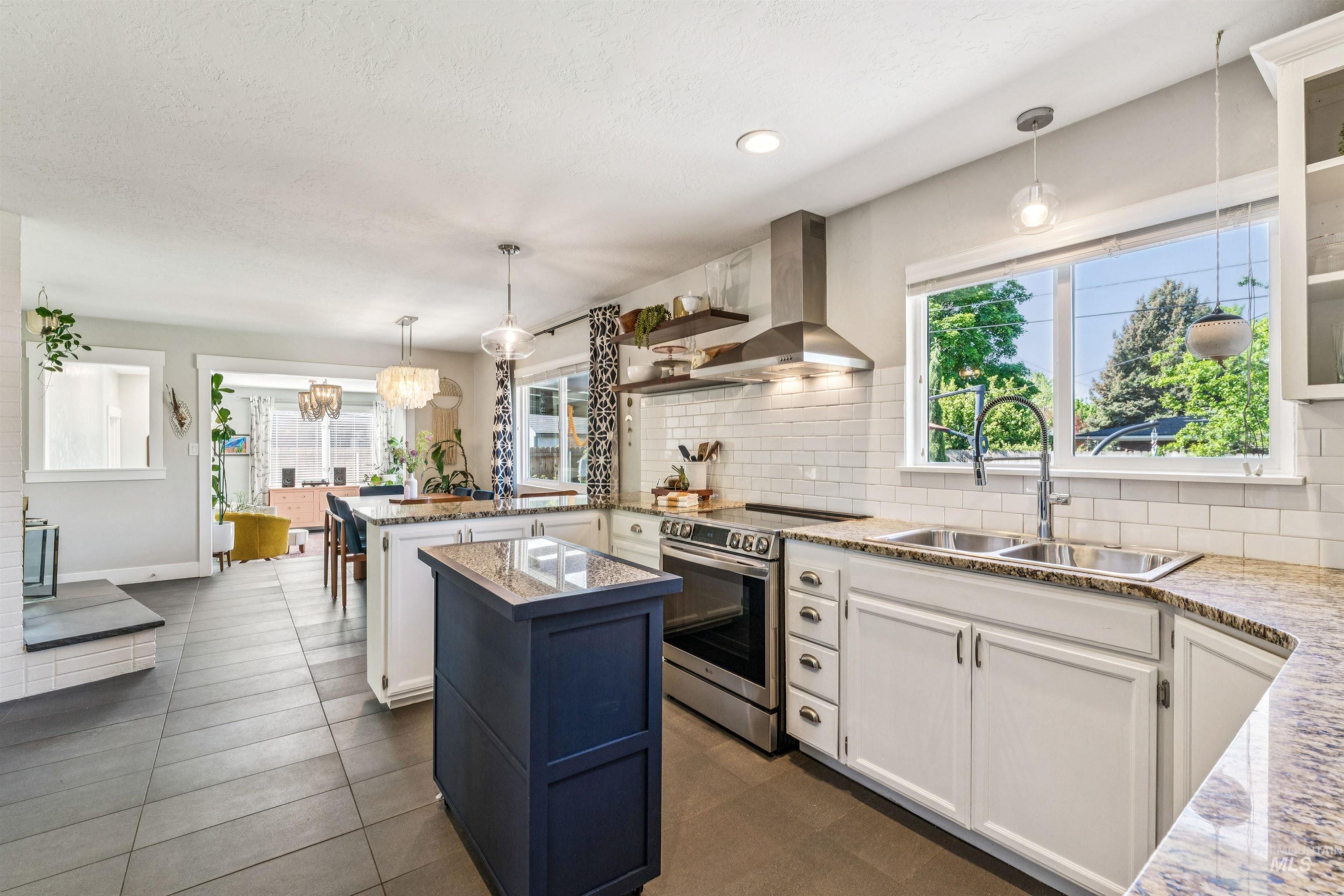6625 W Hummel Drive, Boise, Idaho 83709, 3 Bedrooms, 2.5 Bathrooms, Residential For Sale, Price $625,000,MLS 98985207