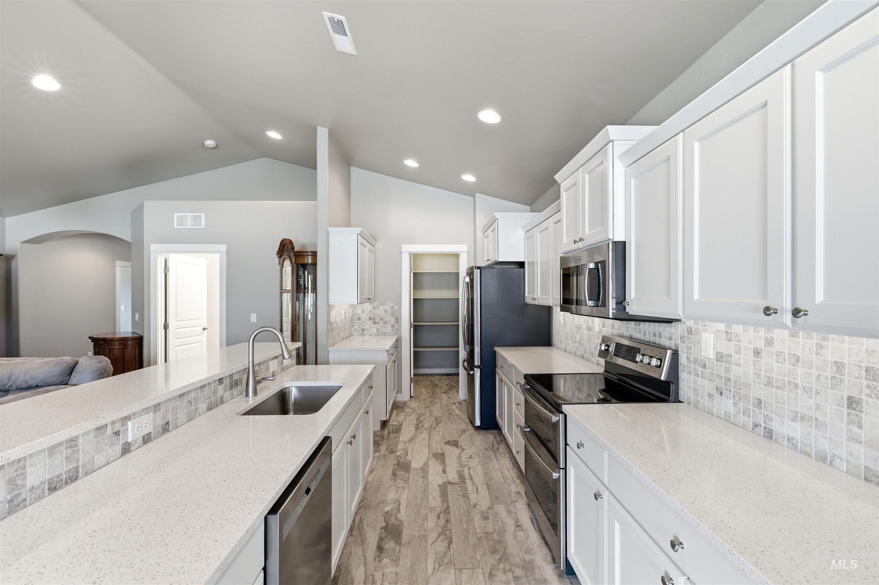 802 W Dallan Woods Way, Nampa, Idaho 83686, 3 Bedrooms, 2 Bathrooms, Residential For Sale, Price $524,999,MLS 98985209