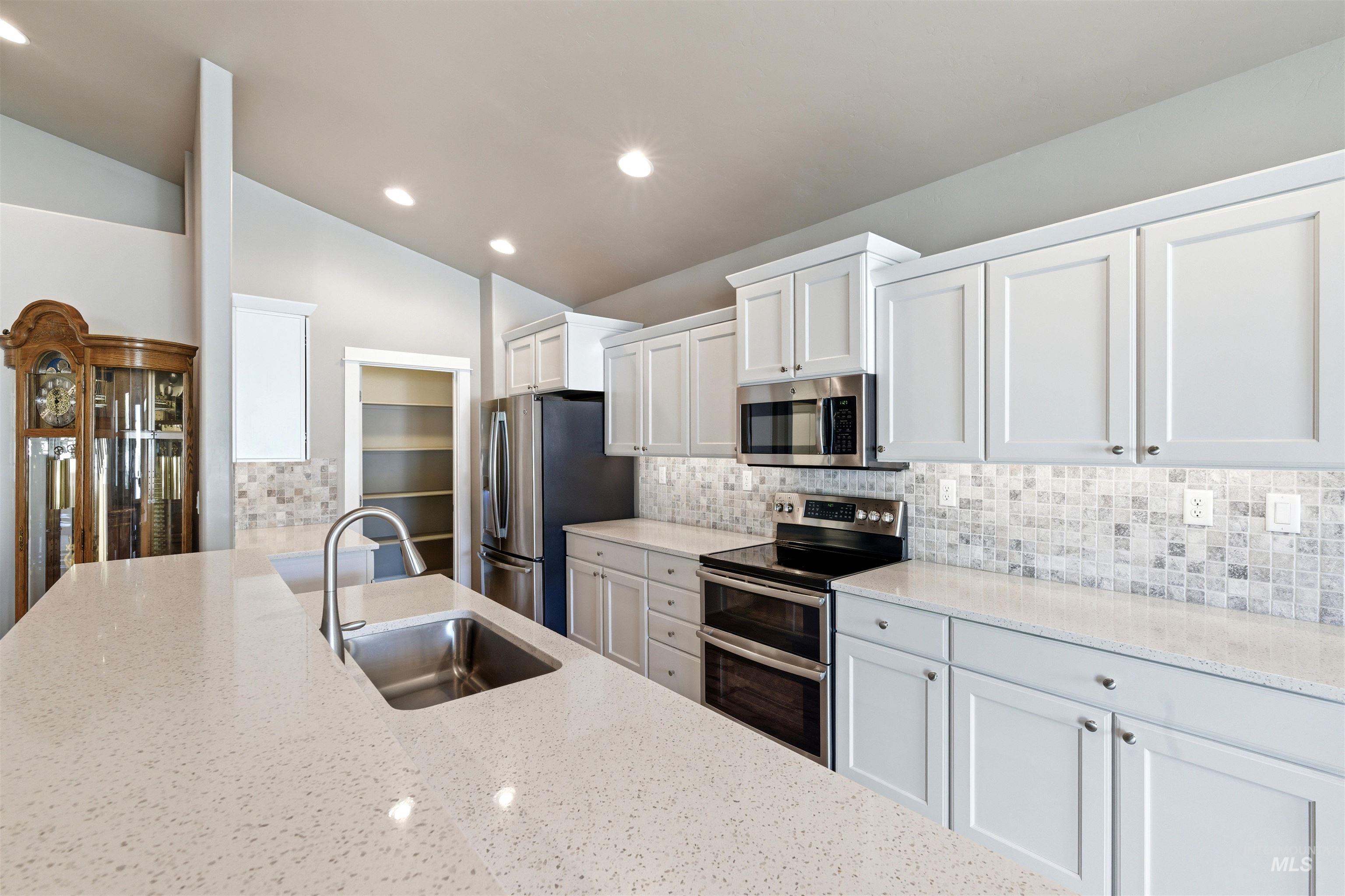 802 W Dallan Woods Way, Nampa, Idaho 83686, 3 Bedrooms, 2 Bathrooms, Residential For Sale, Price $524,999,MLS 98985209