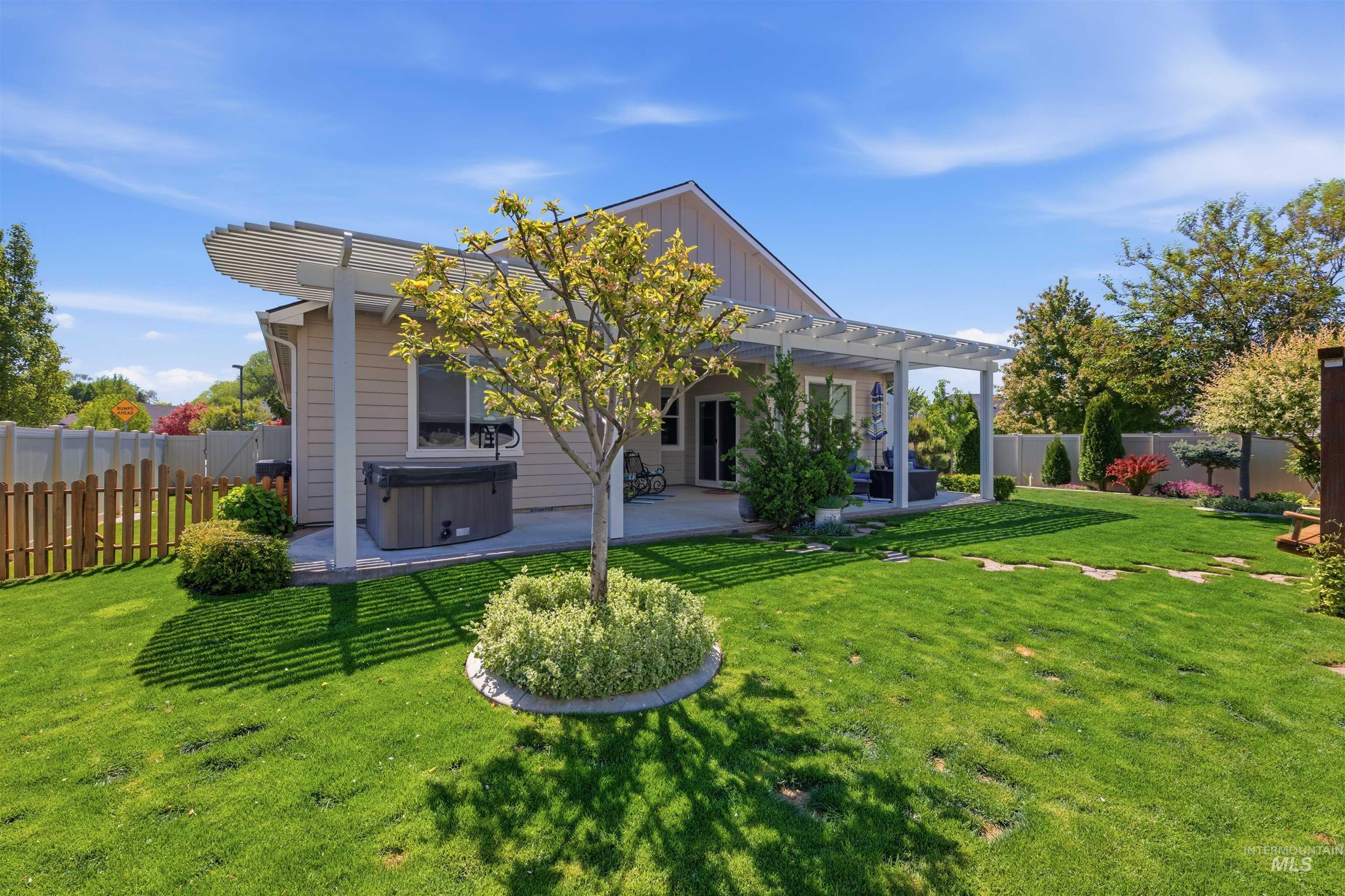 802 W Dallan Woods Way, Nampa, Idaho 83686, 3 Bedrooms, 2 Bathrooms, Residential For Sale, Price $524,999,MLS 98985209