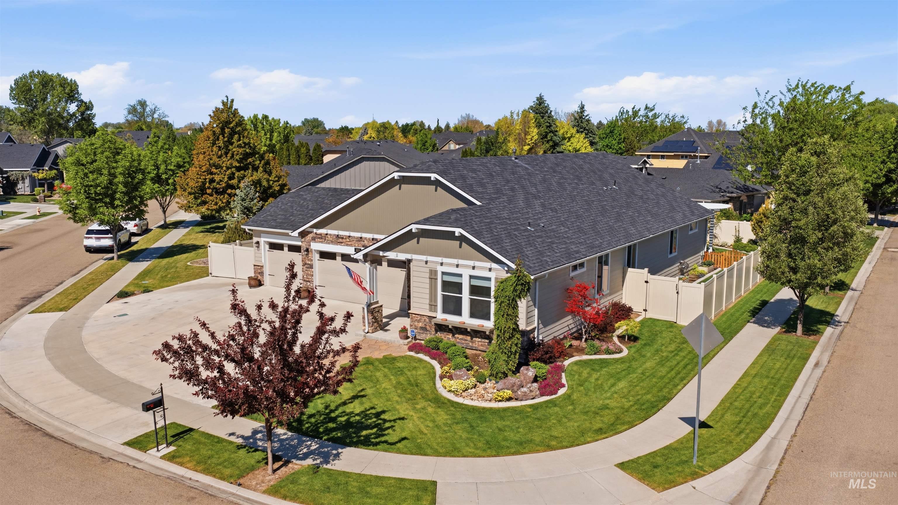 802 W Dallan Woods Way, Nampa, Idaho 83686, 3 Bedrooms, 2 Bathrooms, Residential For Sale, Price $524,999,MLS 98985209