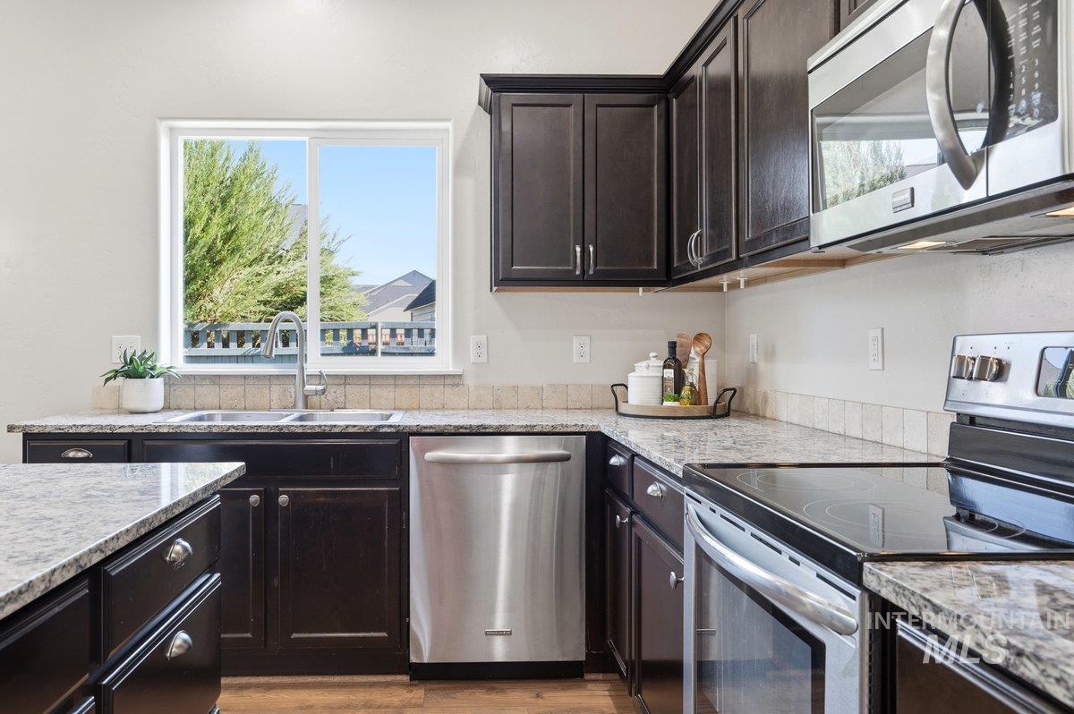 7028 W Ring Perch Court, Boise, Idaho 83709, 4 Bedrooms, 3.5 Bathrooms, Residential For Sale, Price $615,000,MLS 98985211