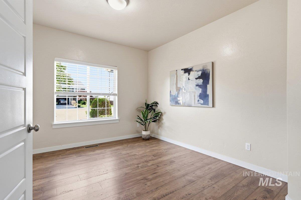 7028 W Ring Perch Court, Boise, Idaho 83709, 4 Bedrooms, 3.5 Bathrooms, Residential For Sale, Price $615,000,MLS 98985211