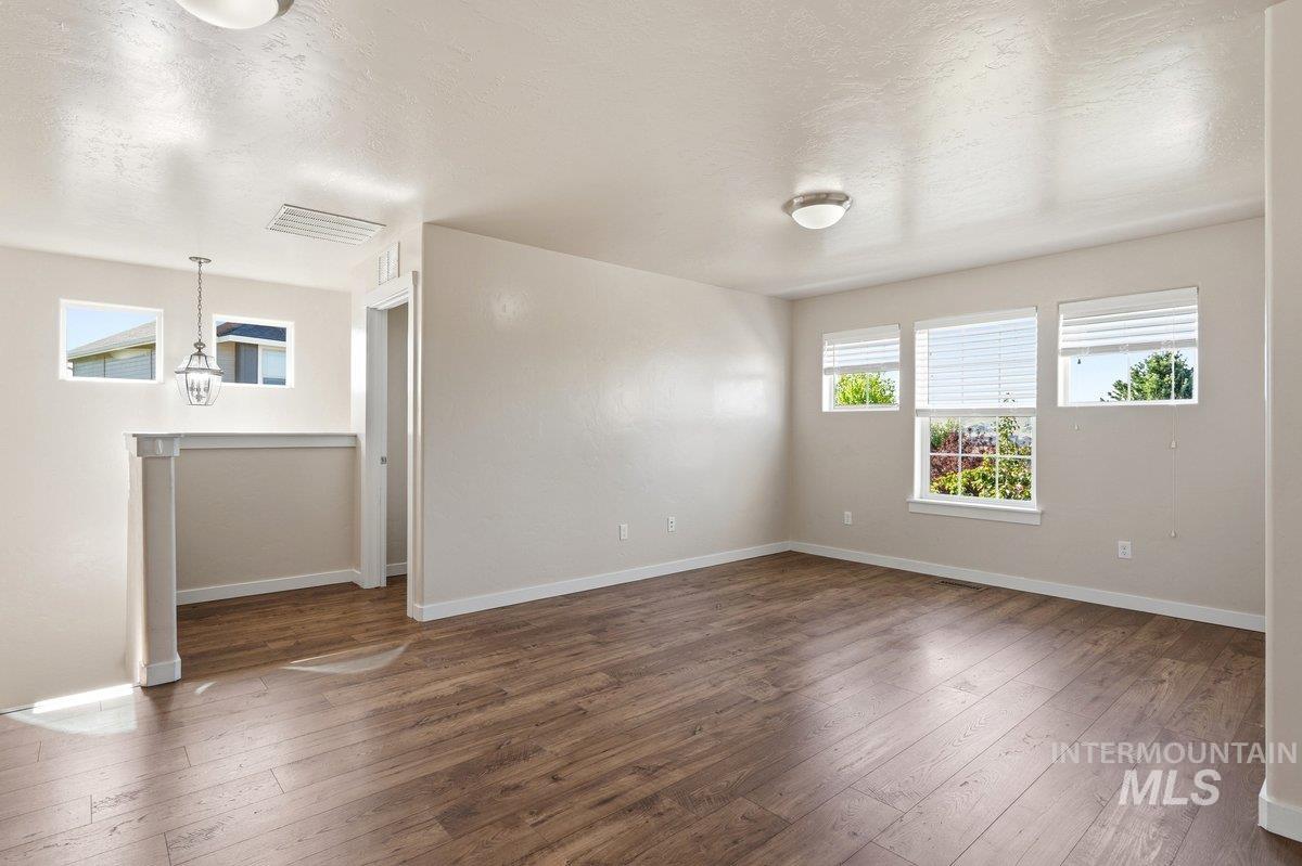 7028 W Ring Perch Court, Boise, Idaho 83709, 4 Bedrooms, 3.5 Bathrooms, Residential For Sale, Price $615,000,MLS 98985211