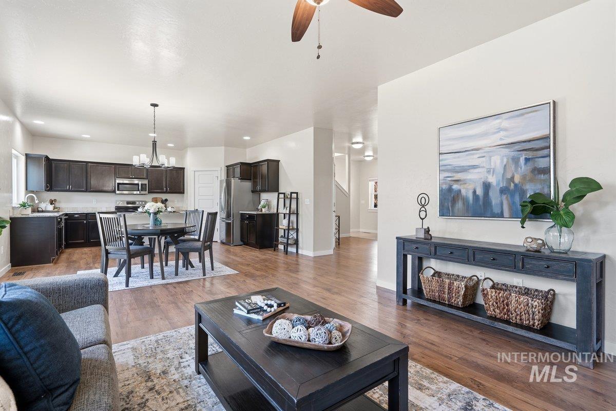 7028 W Ring Perch Court, Boise, Idaho 83709, 4 Bedrooms, 3.5 Bathrooms, Residential For Sale, Price $615,000,MLS 98985211