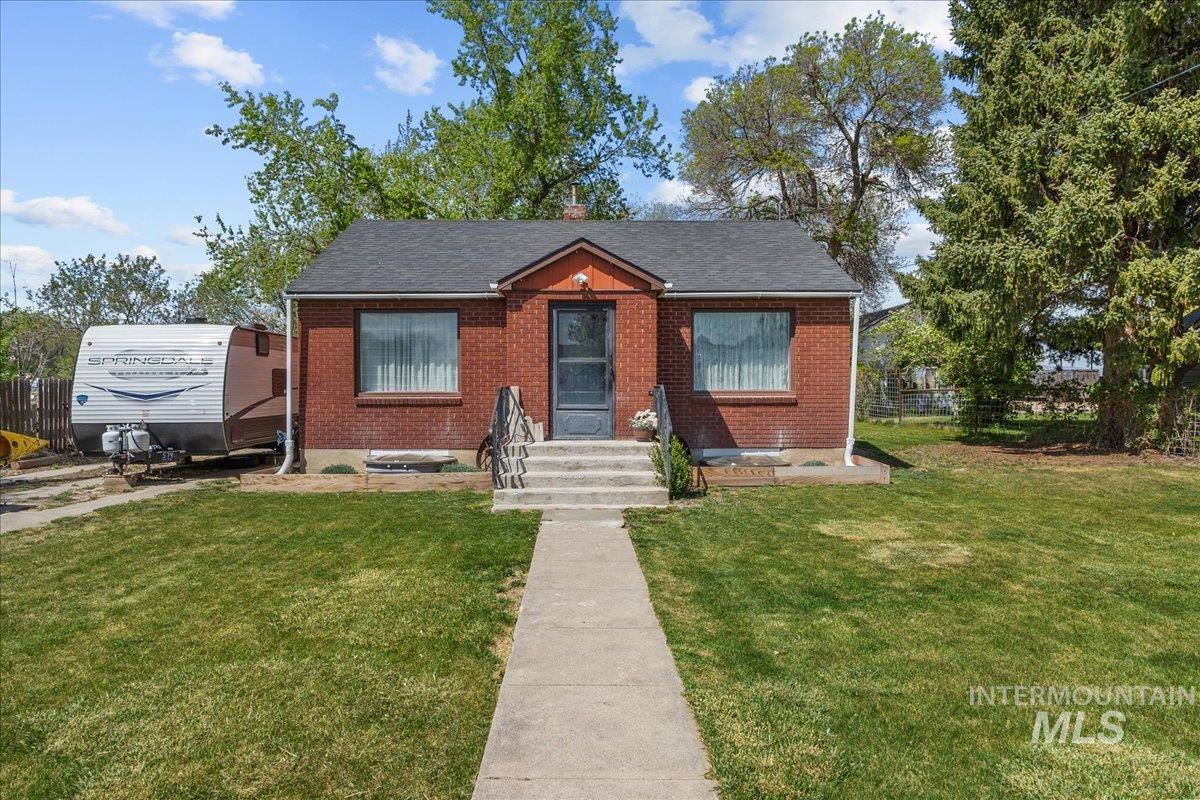 1958 E 1775 S, Gooding, Idaho 83330, 4 Bedrooms, 1 Bathroom, Residential For Sale, Price $279,900,MLS 98985213