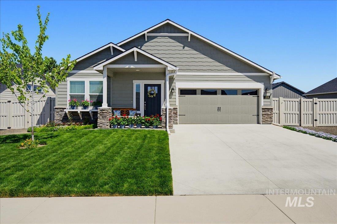 1354 Hayhook St., Middleton, Idaho 83644, 3 Bedrooms, 2 Bathrooms, Residential For Sale, Price $427,000,MLS 98985215