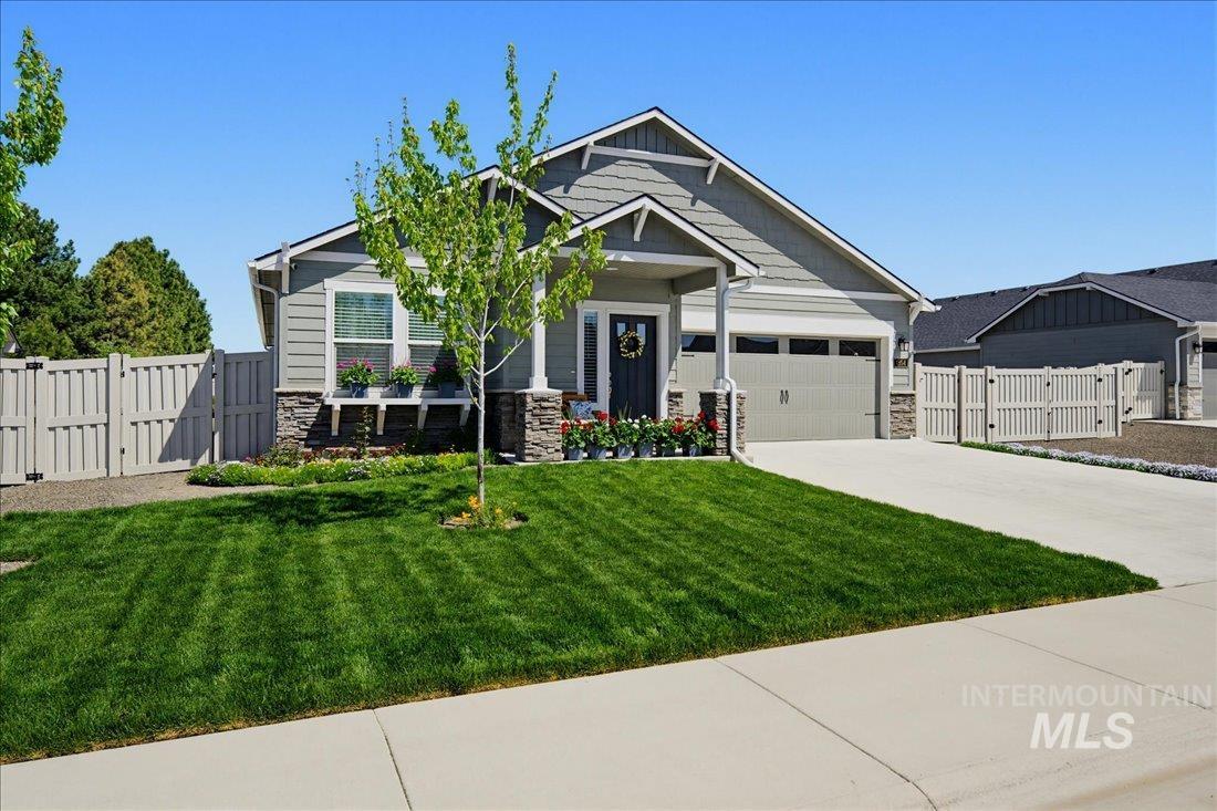 1354 Hayhook St., Middleton, Idaho 83644, 3 Bedrooms, 2 Bathrooms, Residential For Sale, Price $427,000,MLS 98985215