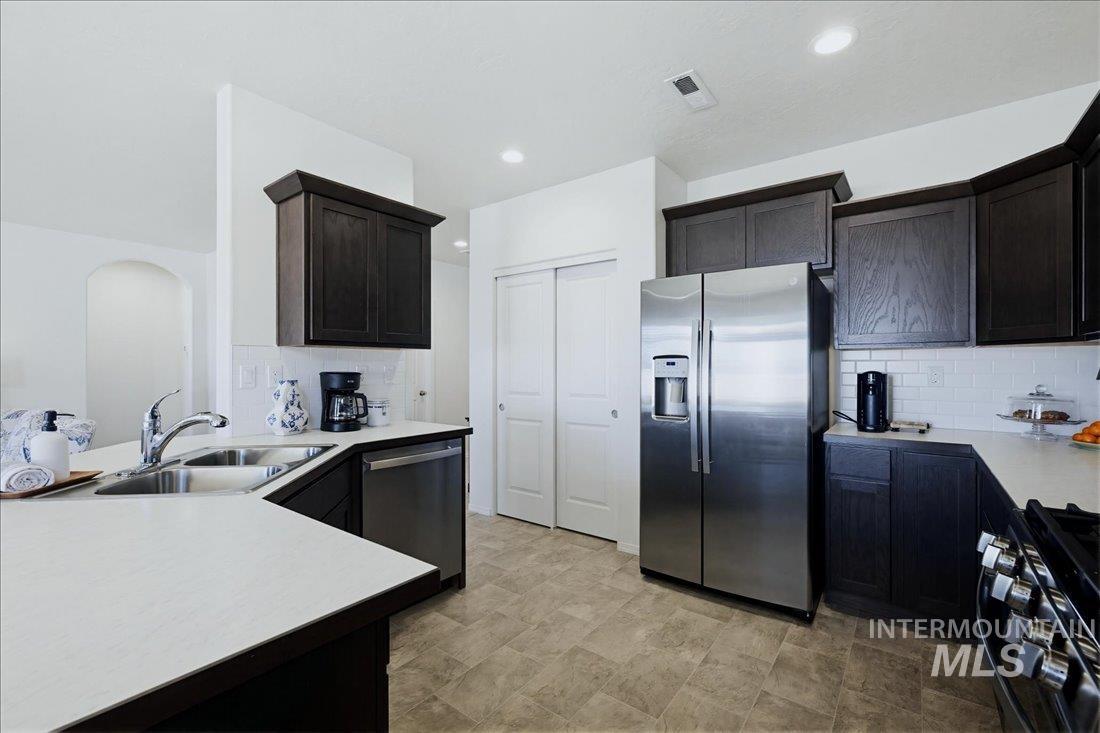 1354 Hayhook St., Middleton, Idaho 83644, 3 Bedrooms, 2 Bathrooms, Residential For Sale, Price $427,000,MLS 98985215