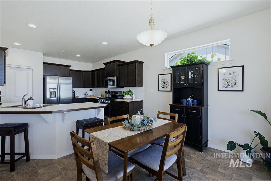 1354 Hayhook St., Middleton, Idaho 83644, 3 Bedrooms, 2 Bathrooms, Residential For Sale, Price $427,000,MLS 98985215
