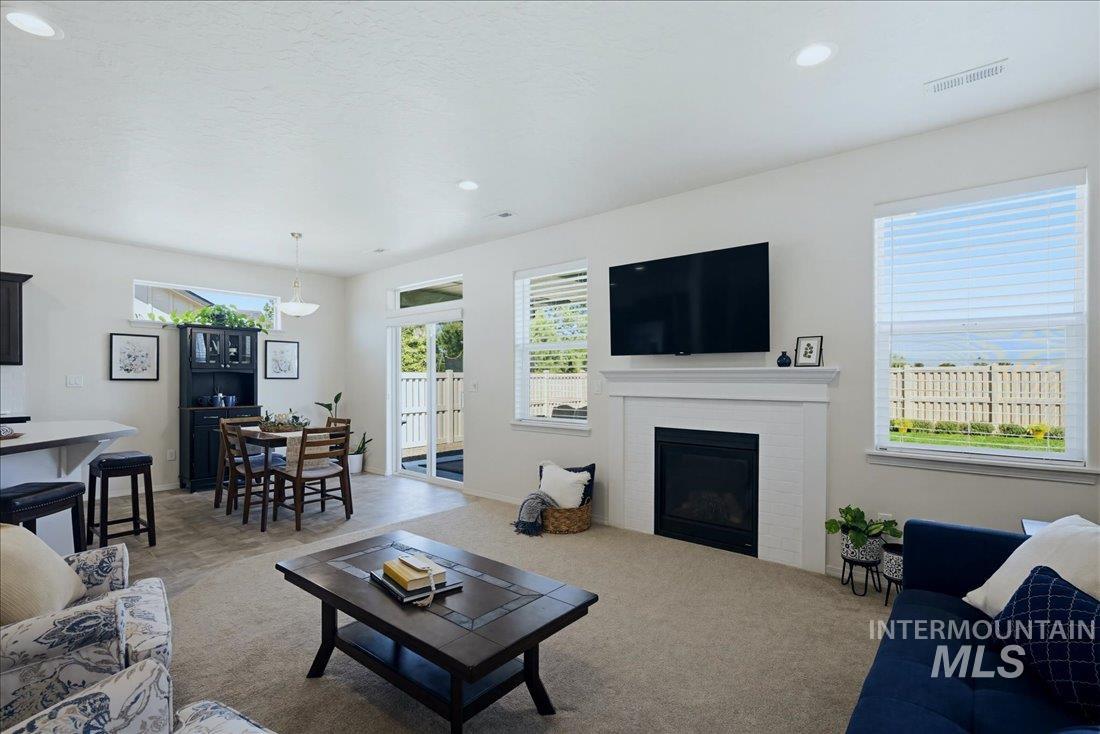1354 Hayhook St., Middleton, Idaho 83644, 3 Bedrooms, 2 Bathrooms, Residential For Sale, Price $427,000,MLS 98985215