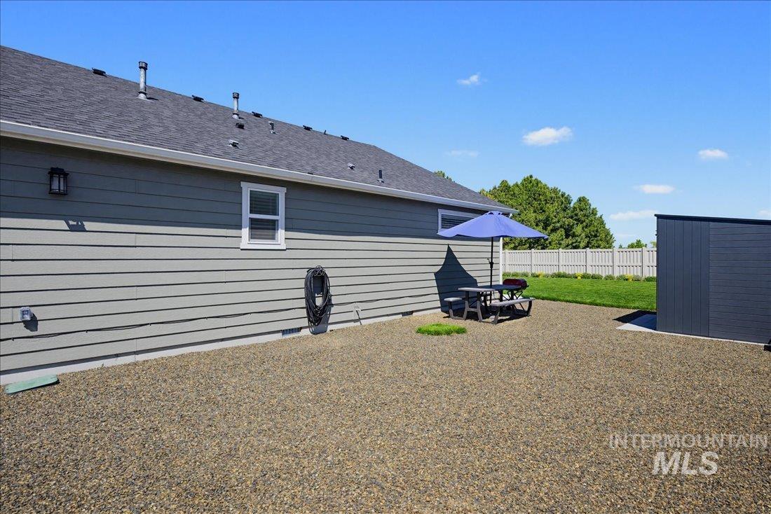 1354 Hayhook St., Middleton, Idaho 83644, 3 Bedrooms, 2 Bathrooms, Residential For Sale, Price $427,000,MLS 98985215
