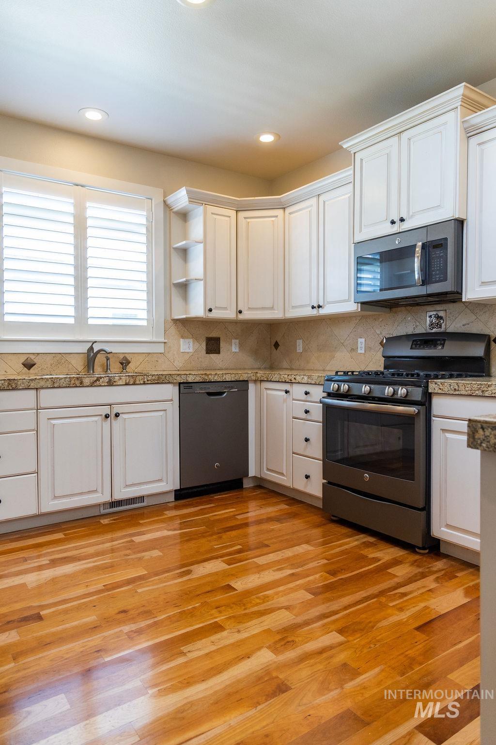 10500 W Waterway Ct, Boise, Idaho 83714, 2 Bedrooms, 2 Bathrooms, Residential For Sale, Price $499,900,MLS 98985221