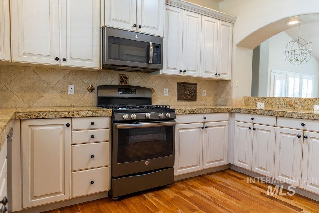10500 W Waterway Ct, Boise, Idaho 83714, 2 Bedrooms, 2 Bathrooms, Residential For Sale, Price $499,900,MLS 98985221