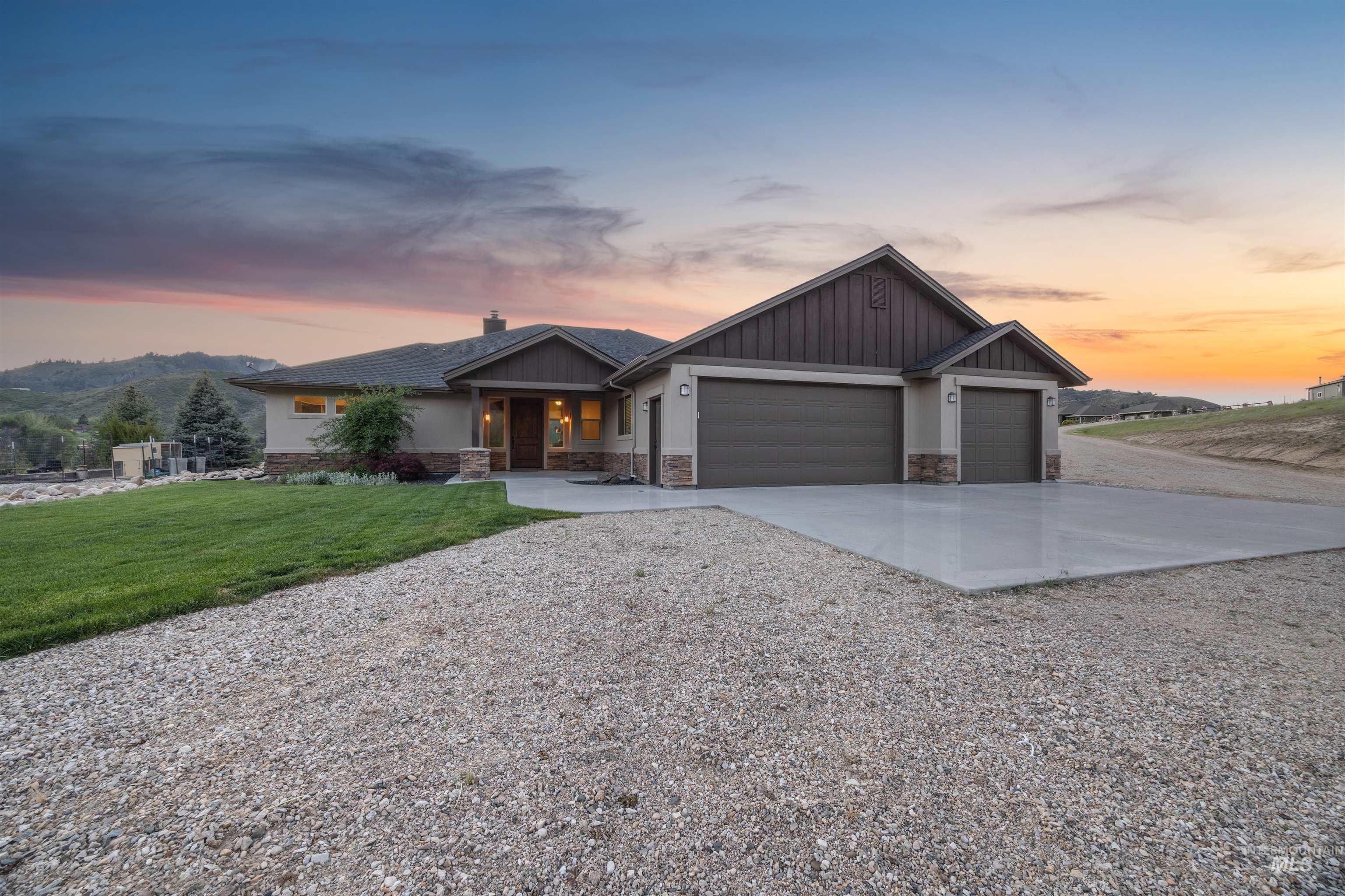 6 Rim Canyon Ln, Boise, Idaho 83716, 3 Bedrooms, 3 Bathrooms, Residential For Sale, Price $975,000,MLS 98985222