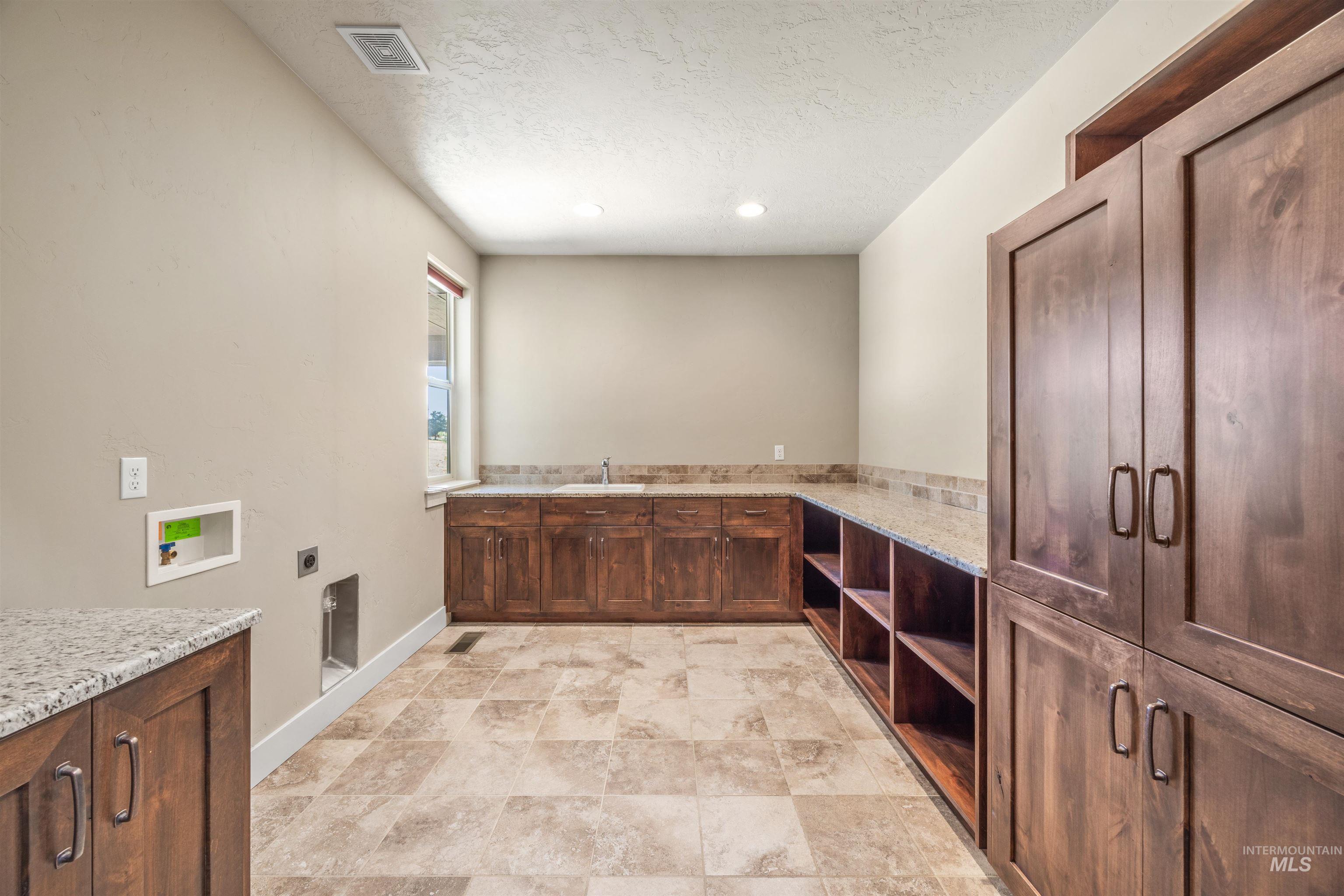 6 Rim Canyon Ln, Boise, Idaho 83716, 3 Bedrooms, 3 Bathrooms, Residential For Sale, Price $975,000,MLS 98985222