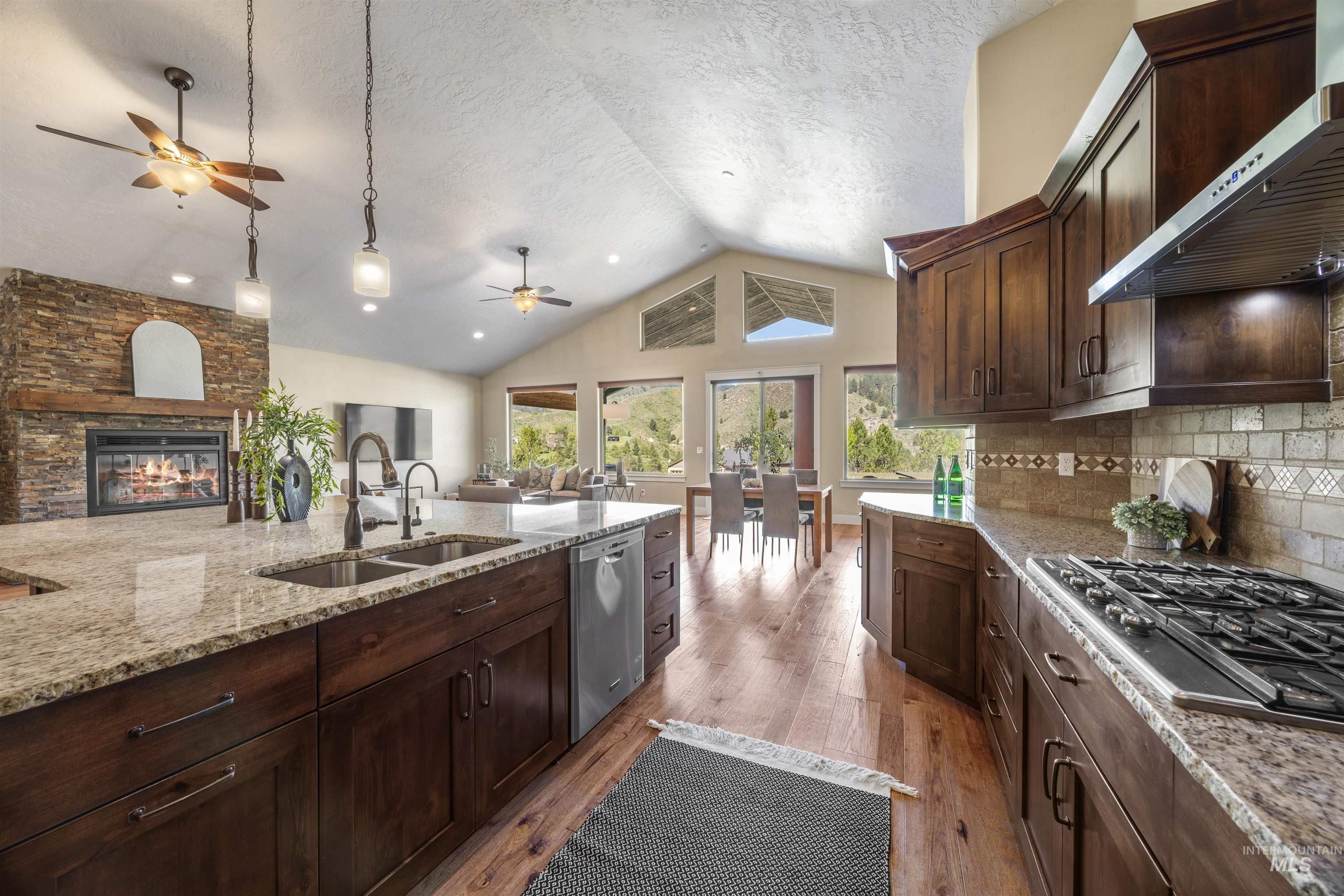 6 Rim Canyon Ln, Boise, Idaho 83716, 3 Bedrooms, 3 Bathrooms, Residential For Sale, Price $975,000,MLS 98985222