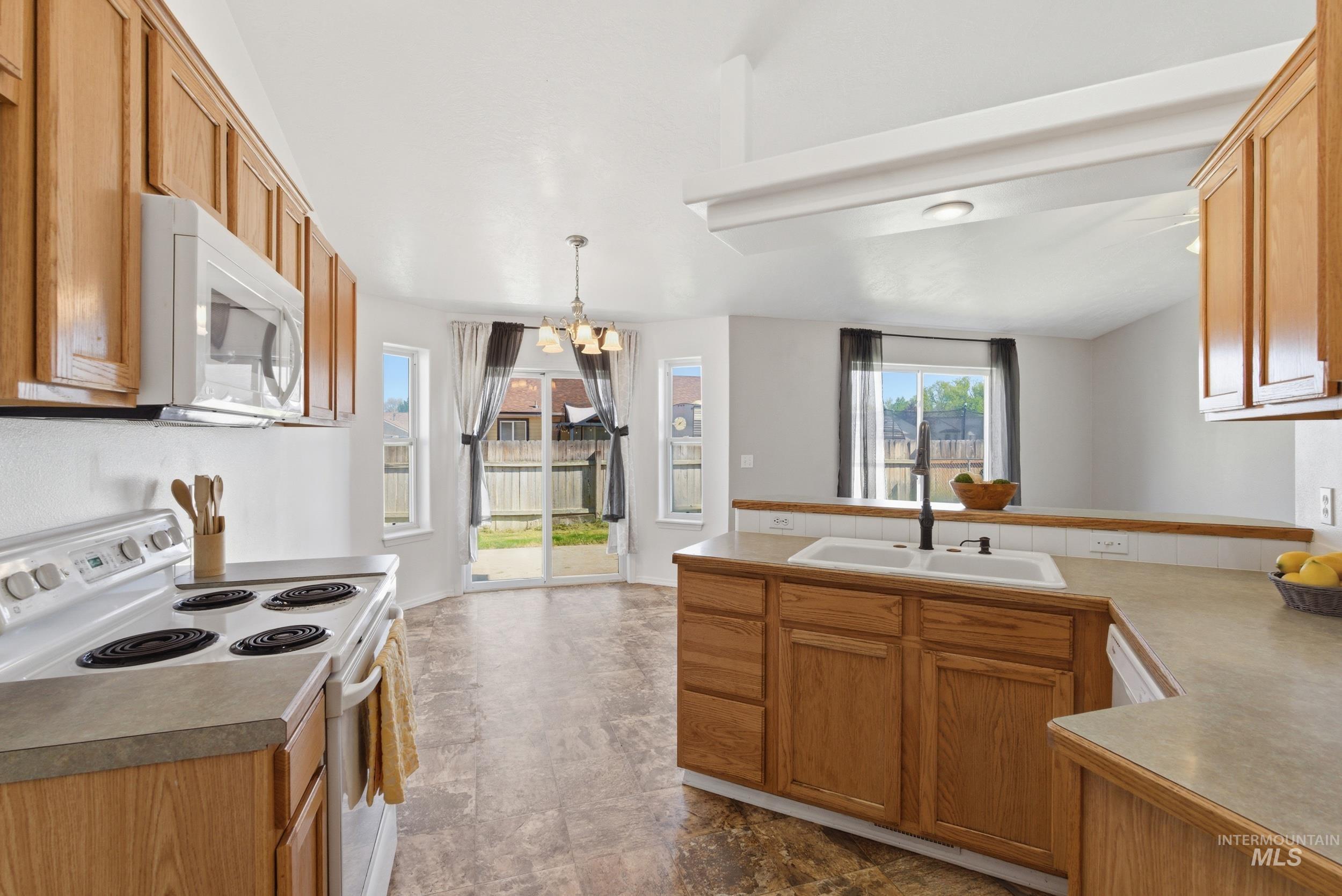 501 Knights Circle, Nampa, Idaho 83687, 3 Bedrooms, 2 Bathrooms, Residential For Sale, Price $380,000, 98985227