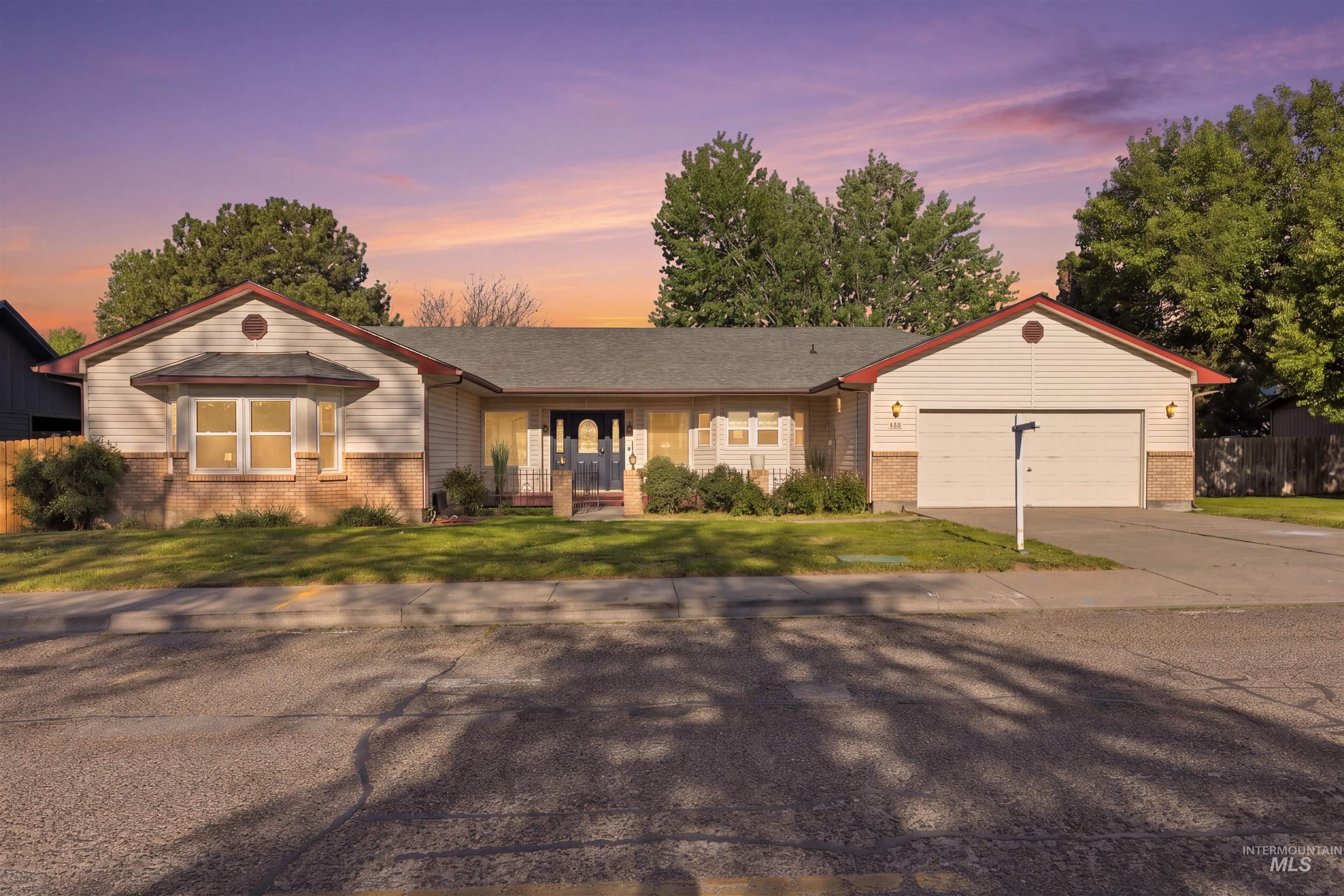 1825 N 6th E, Mountain Home, Idaho 83647, 3 Bedrooms, 2 Bathrooms, Residential For Sale, Price $400,000, 98985230