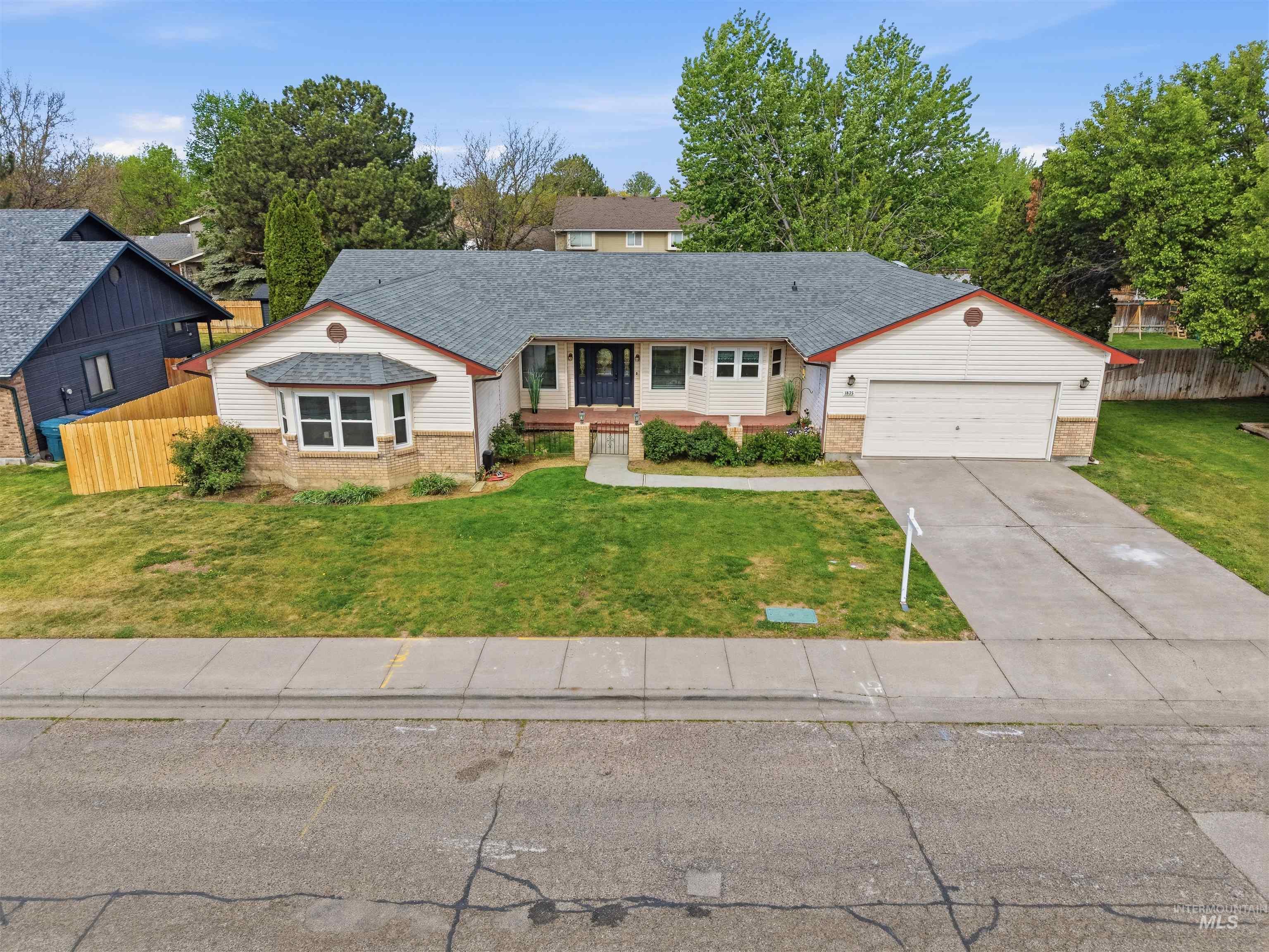 1825 N 6th E, Mountain Home, Idaho 83647, 3 Bedrooms, 2 Bathrooms, Residential For Sale, Price $400,000, 98985230