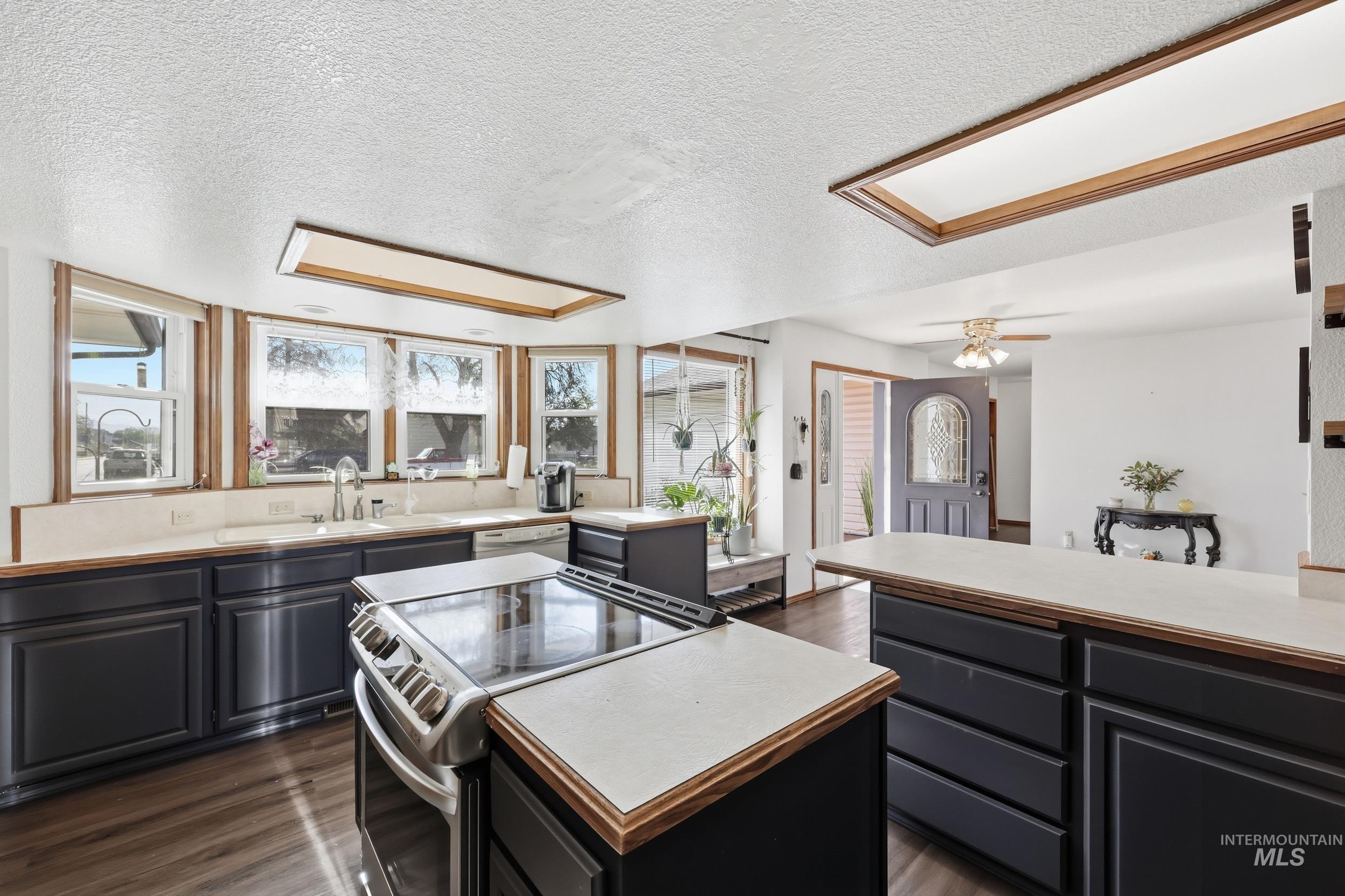 1825 N 6th E, Mountain Home, Idaho 83647, 3 Bedrooms, 2 Bathrooms, Residential For Sale, Price $400,000, 98985230