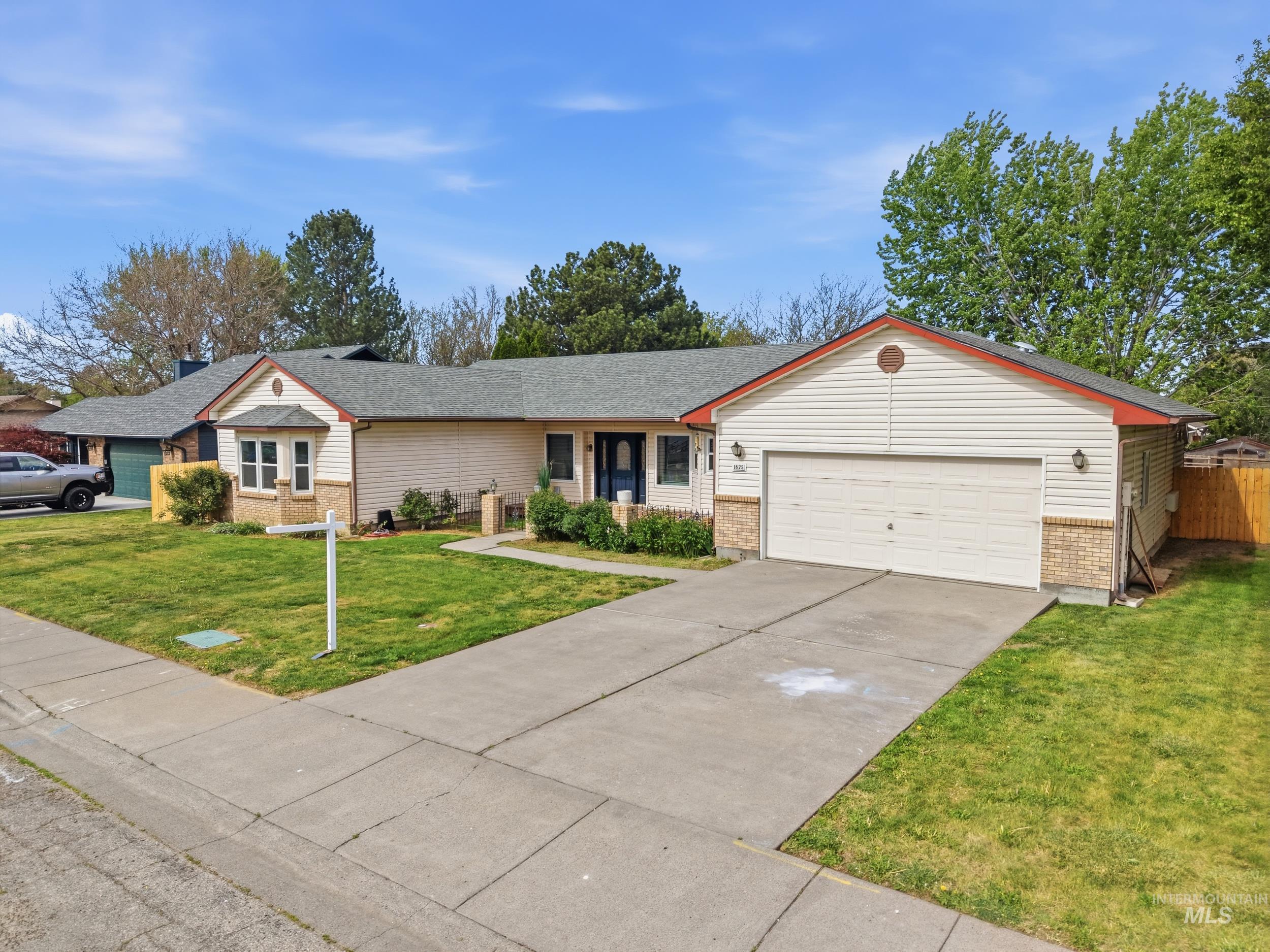 1825 N 6th E, Mountain Home, Idaho 83647, 3 Bedrooms, 2 Bathrooms, Residential For Sale, Price $400,000, 98985230