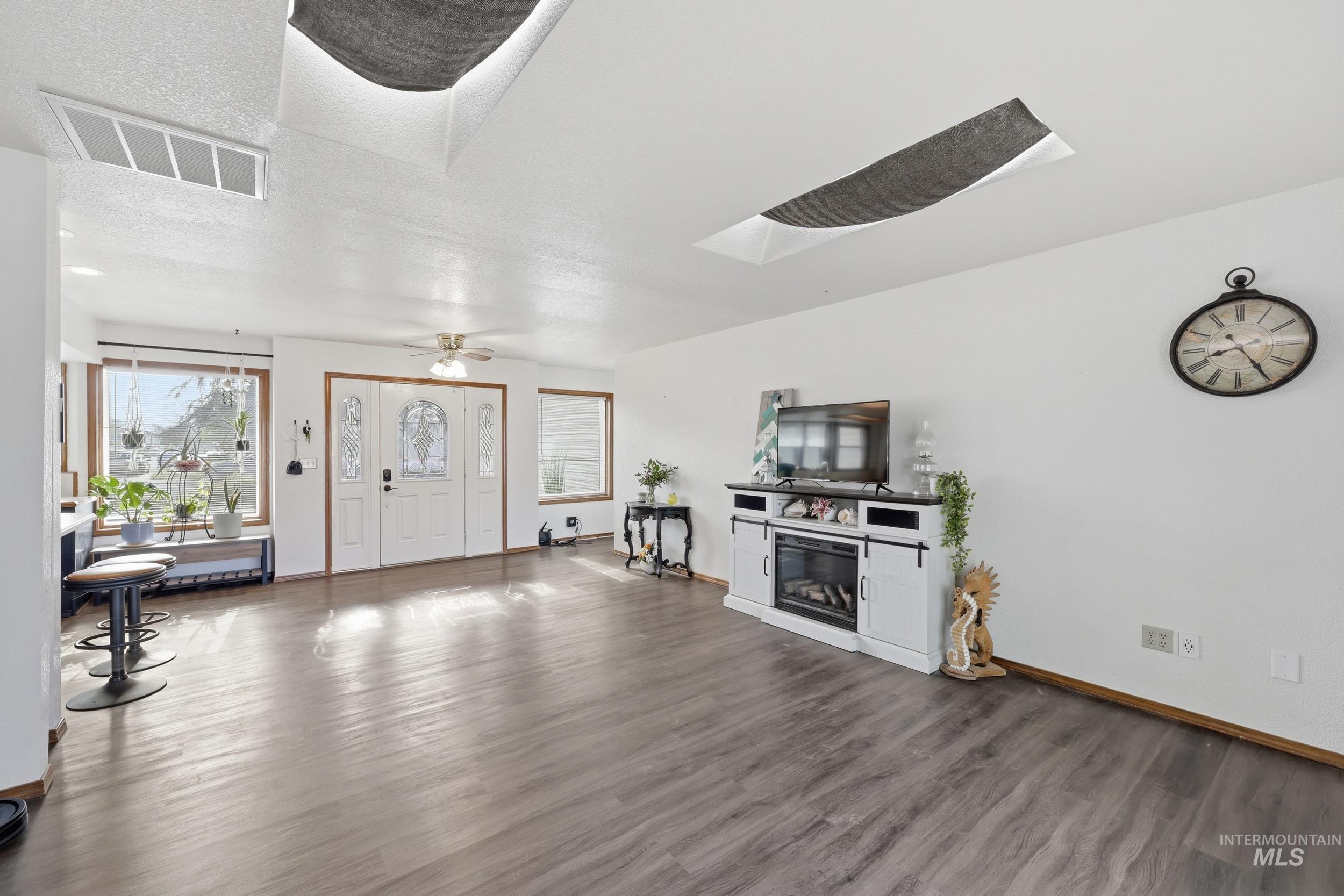 1825 N 6th E, Mountain Home, Idaho 83647, 3 Bedrooms, 2 Bathrooms, Residential For Sale, Price $400,000, 98985230