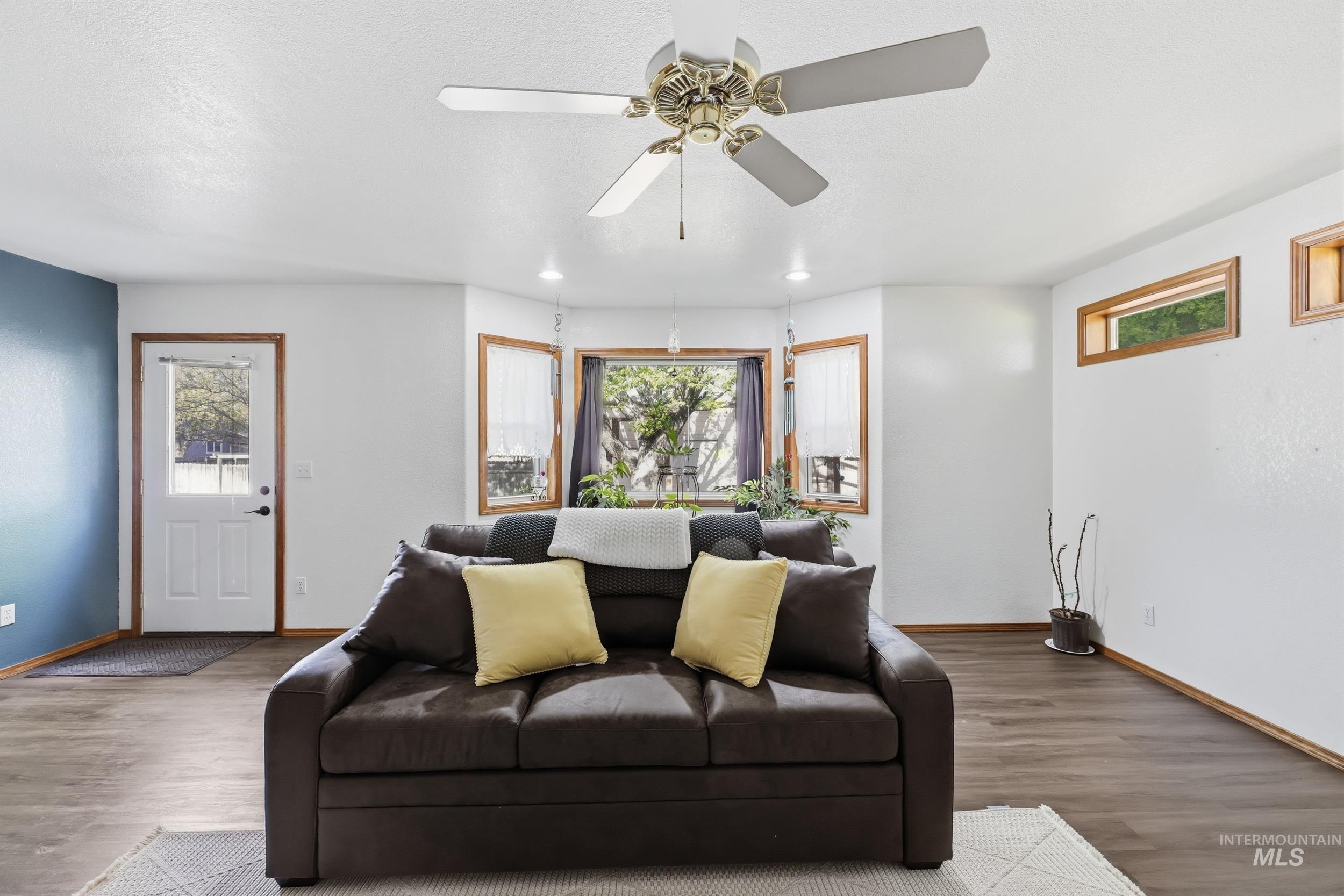 1825 N 6th E, Mountain Home, Idaho 83647, 3 Bedrooms, 2 Bathrooms, Residential For Sale, Price $400,000, 98985230