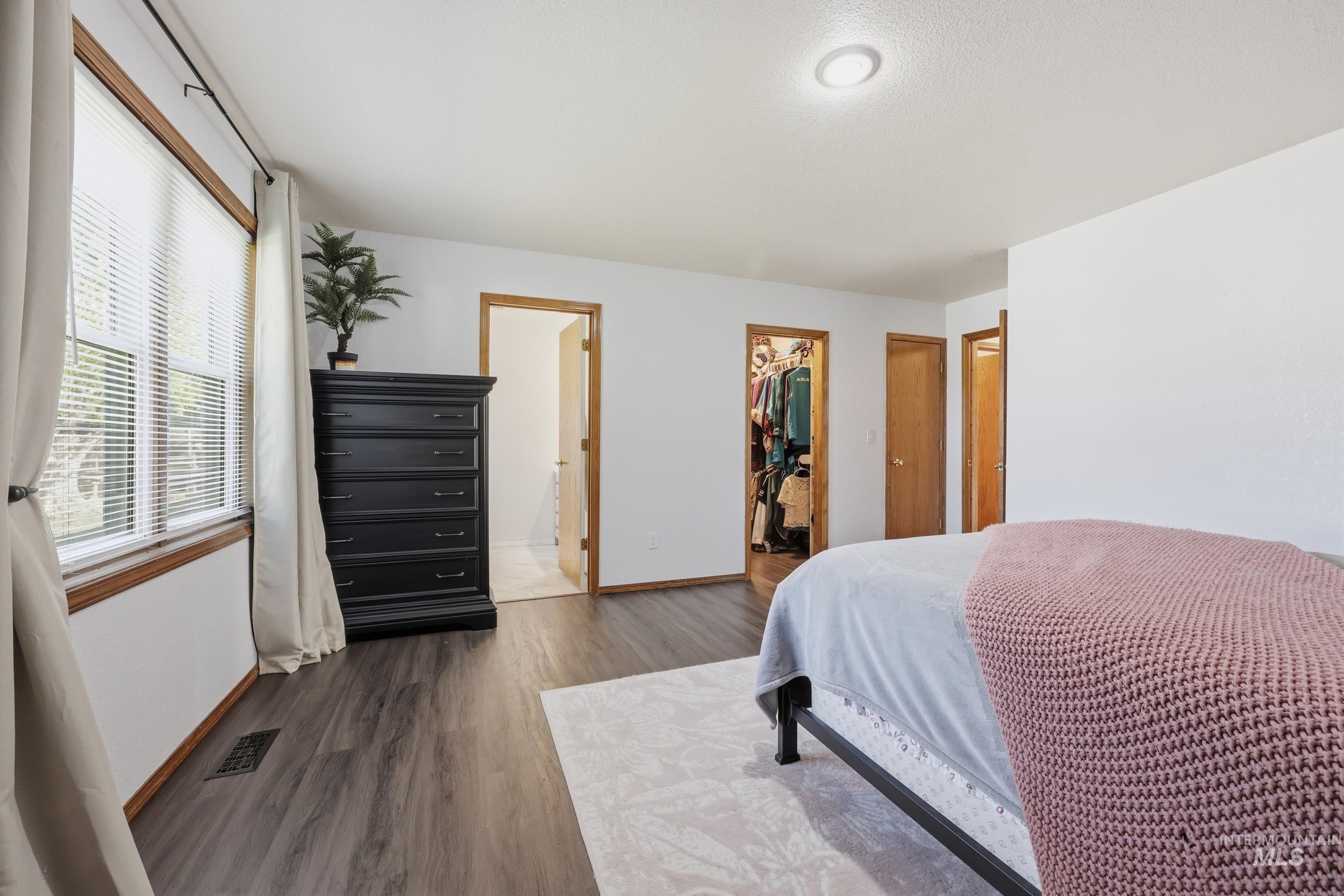 1825 N 6th E, Mountain Home, Idaho 83647, 3 Bedrooms, 2 Bathrooms, Residential For Sale, Price $400,000, 98985230