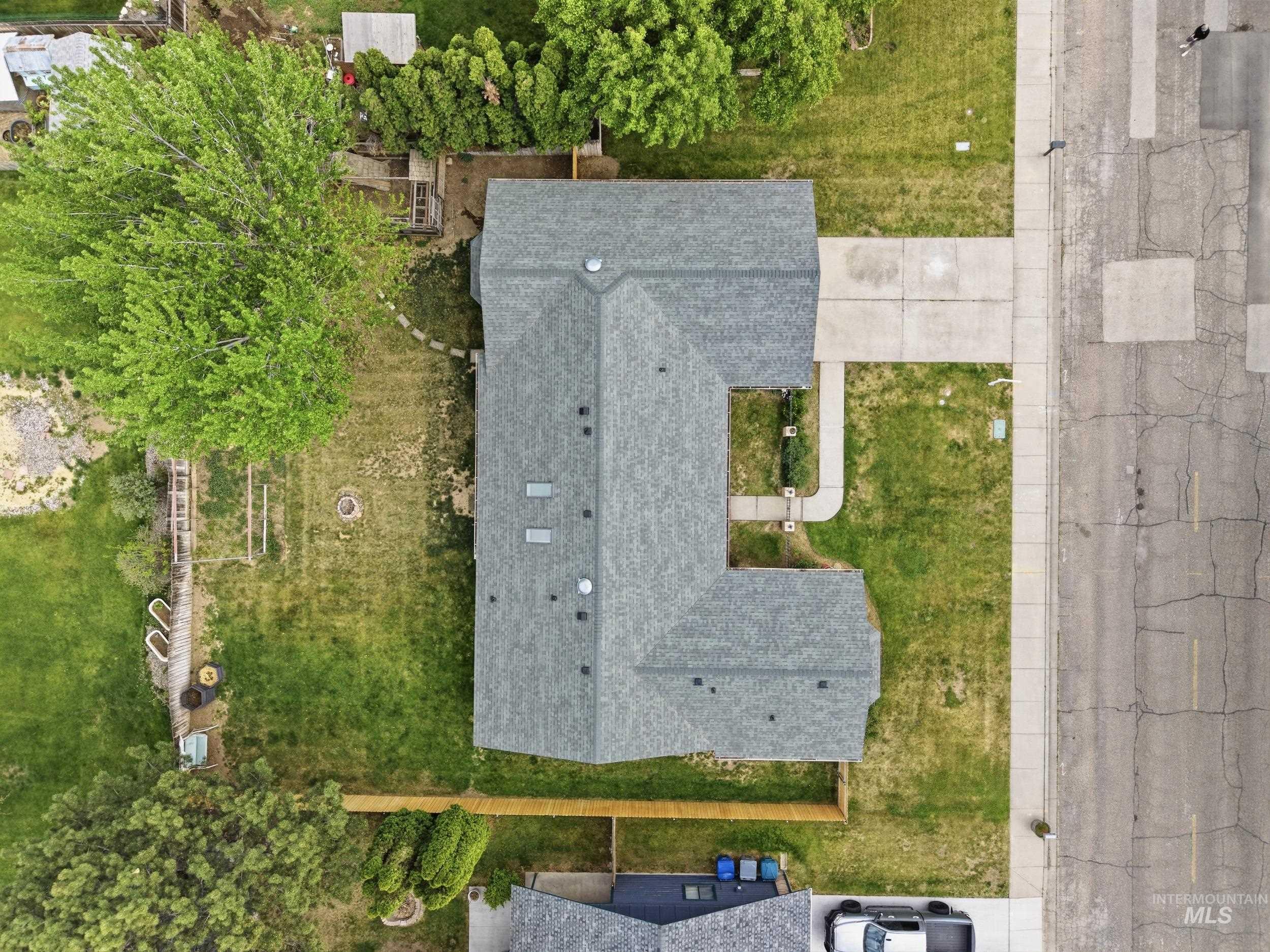 1825 N 6th E, Mountain Home, Idaho 83647, 3 Bedrooms, 2 Bathrooms, Residential For Sale, Price $400,000, 98985230