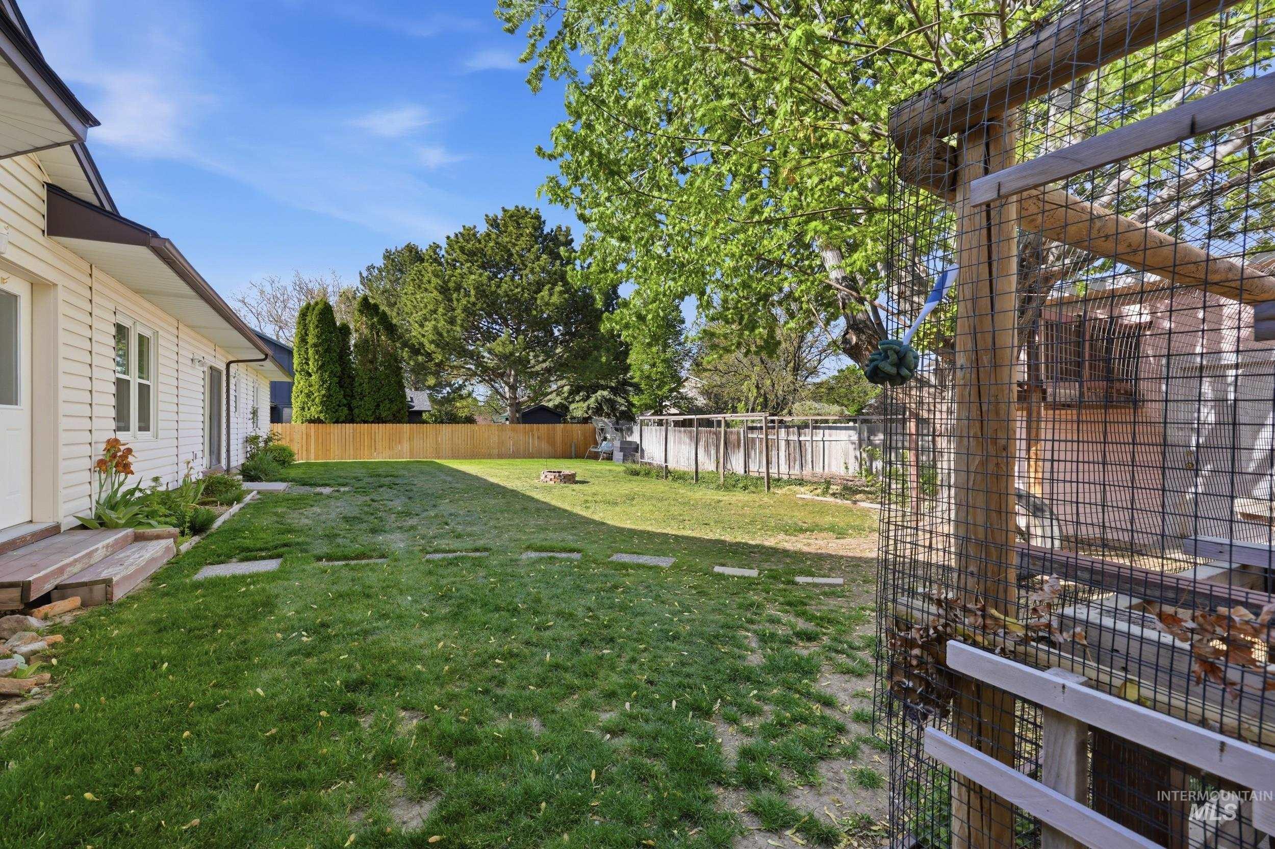 1825 N 6th E, Mountain Home, Idaho 83647, 3 Bedrooms, 2 Bathrooms, Residential For Sale, Price $400,000, 98985230