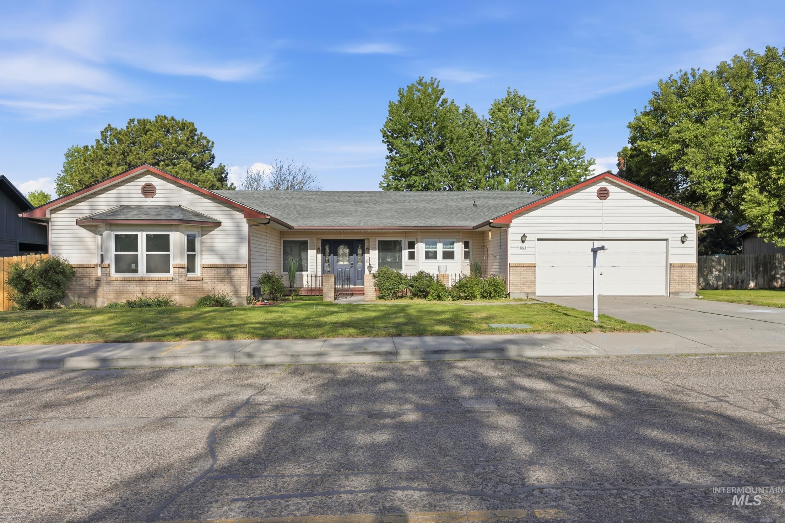 1825 N 6th E, Mountain Home, Idaho 83647, 3 Bedrooms, 2 Bathrooms, Residential For Sale, Price $400,000, 98985230