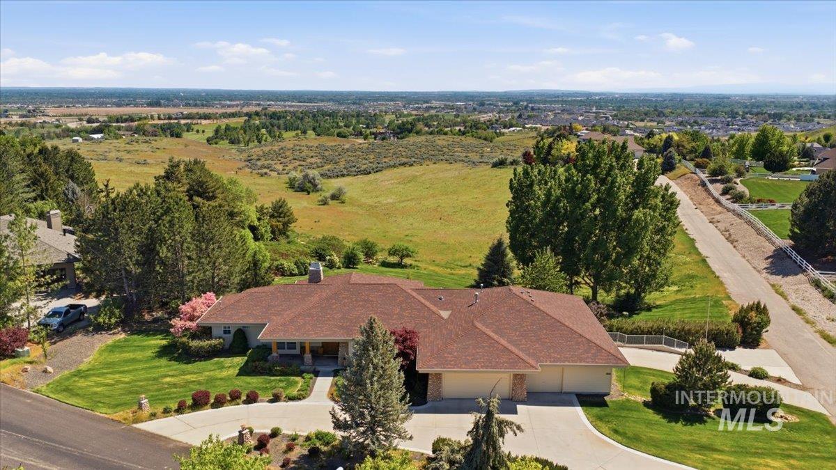9547 W Golden View Dr, Star, Idaho 83669, 4 Bedrooms, 2.5 Bathrooms, Residential For Sale, Price $999,900,MLS 98985242