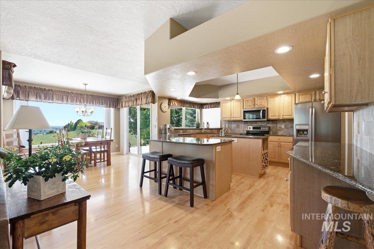 9547 W Golden View Dr, Star, Idaho 83669, 4 Bedrooms, 2.5 Bathrooms, Residential For Sale, Price $999,900,MLS 98985242