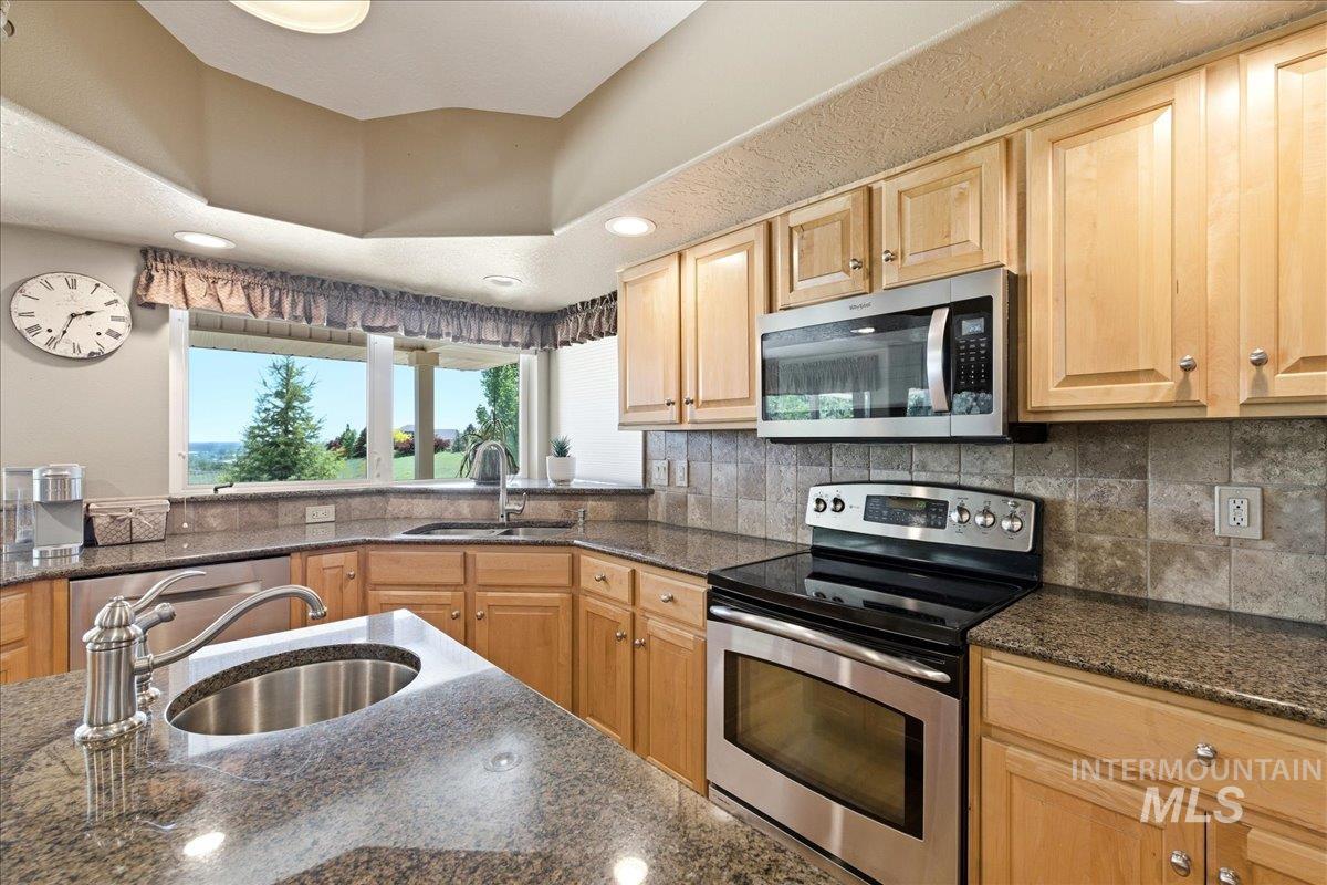 9547 W Golden View Dr, Star, Idaho 83669, 4 Bedrooms, 2.5 Bathrooms, Residential For Sale, Price $999,900,MLS 98985242