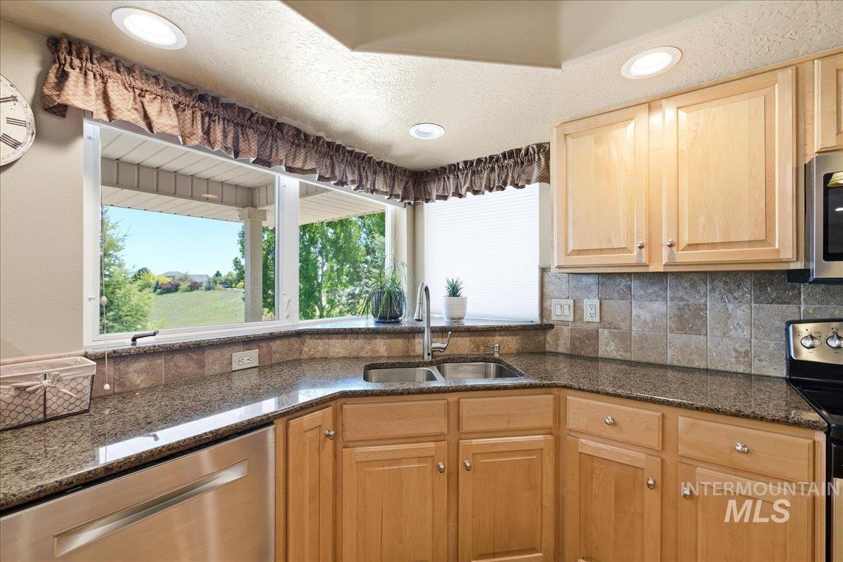 9547 W Golden View Dr, Star, Idaho 83669, 4 Bedrooms, 2.5 Bathrooms, Residential For Sale, Price $999,900,MLS 98985242