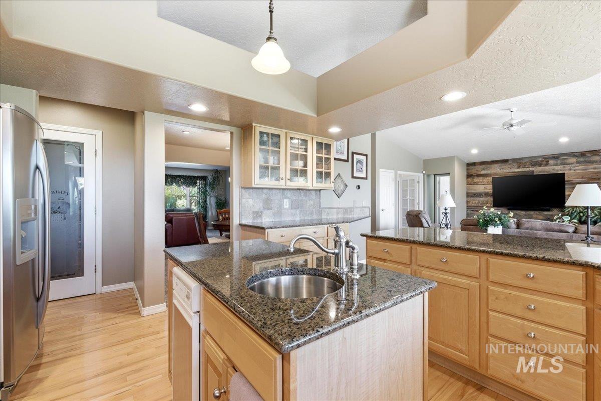 9547 W Golden View Dr, Star, Idaho 83669, 4 Bedrooms, 2.5 Bathrooms, Residential For Sale, Price $999,900,MLS 98985242