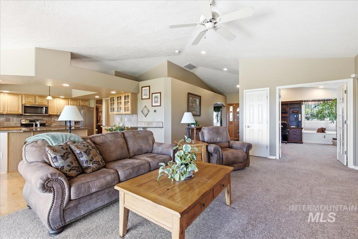 9547 W Golden View Dr, Star, Idaho 83669, 4 Bedrooms, 2.5 Bathrooms, Residential For Sale, Price $999,900,MLS 98985242