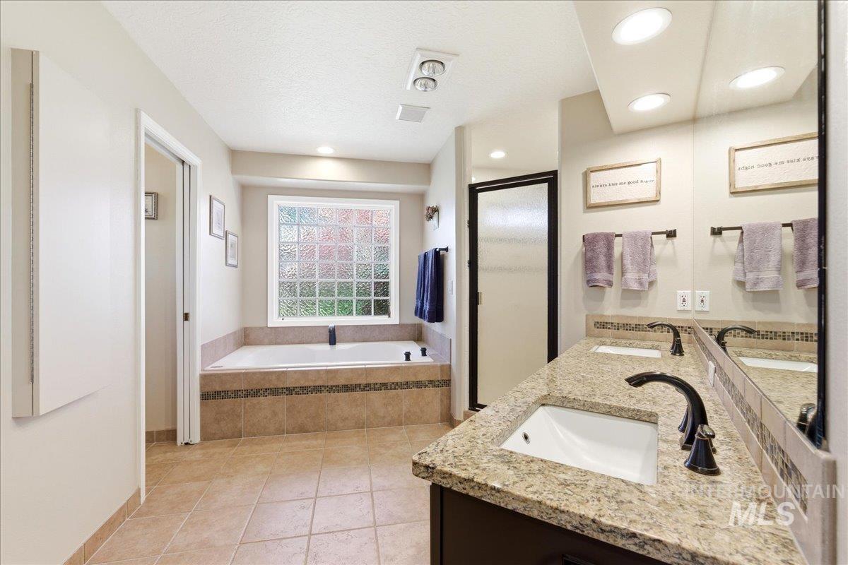 9547 W Golden View Dr, Star, Idaho 83669, 4 Bedrooms, 2.5 Bathrooms, Residential For Sale, Price $999,900,MLS 98985242