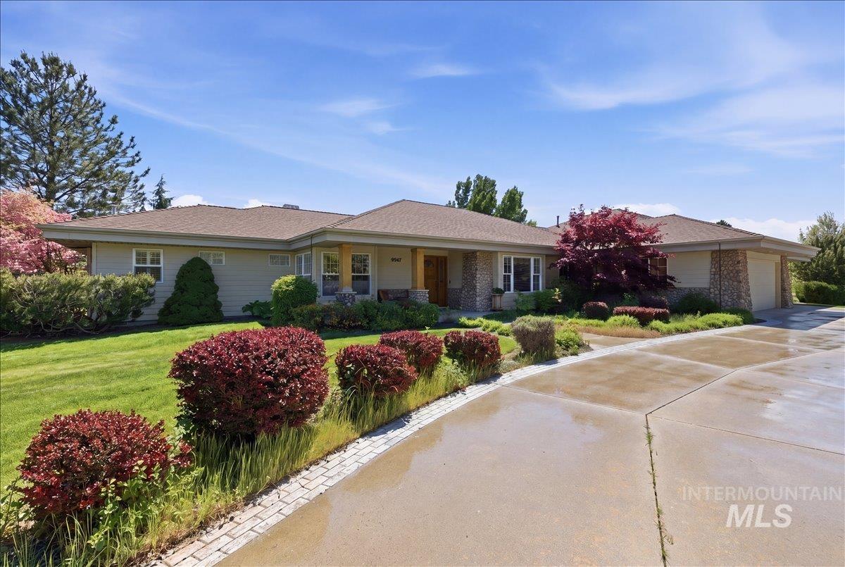 9547 W Golden View Dr, Star, Idaho 83669, 4 Bedrooms, 2.5 Bathrooms, Residential For Sale, Price $999,900,MLS 98985242