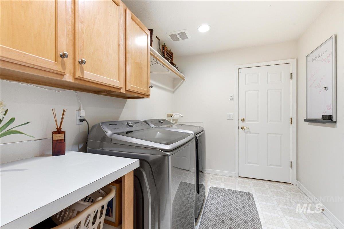 9547 W Golden View Dr, Star, Idaho 83669, 4 Bedrooms, 2.5 Bathrooms, Residential For Sale, Price $999,900,MLS 98985242