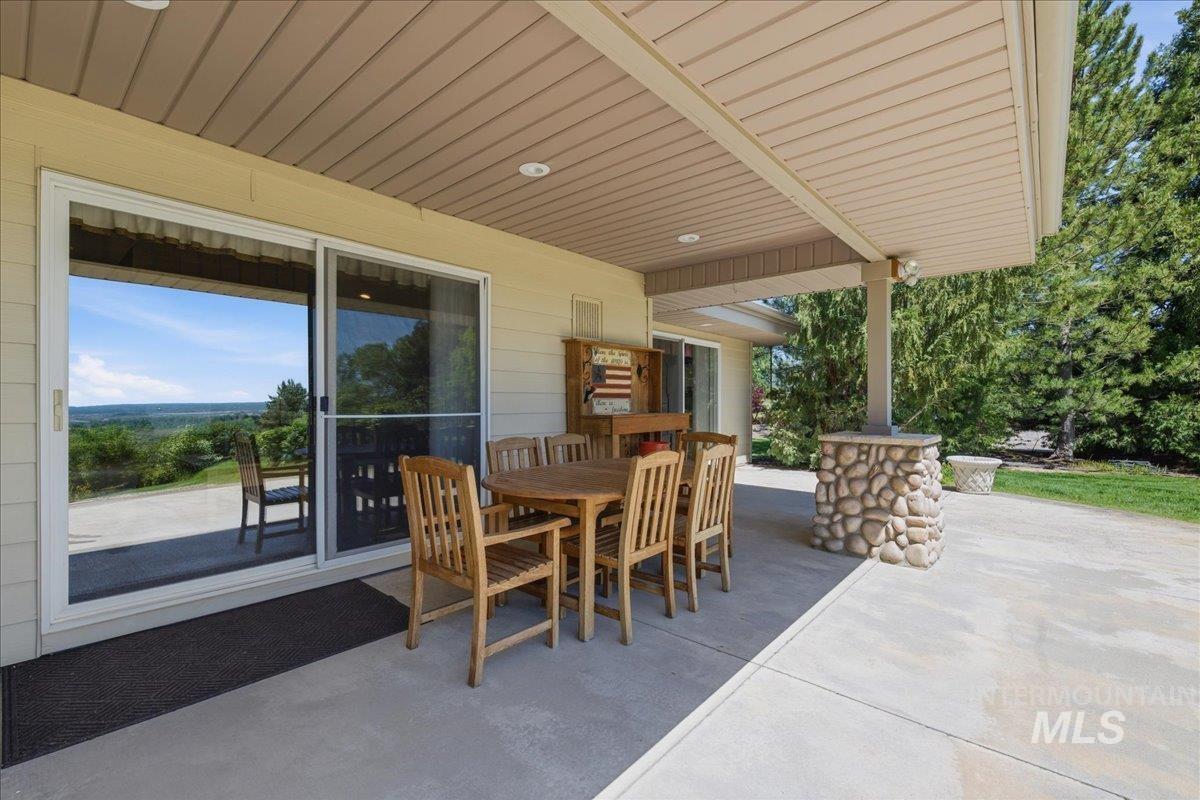 9547 W Golden View Dr, Star, Idaho 83669, 4 Bedrooms, 2.5 Bathrooms, Residential For Sale, Price $999,900,MLS 98985242