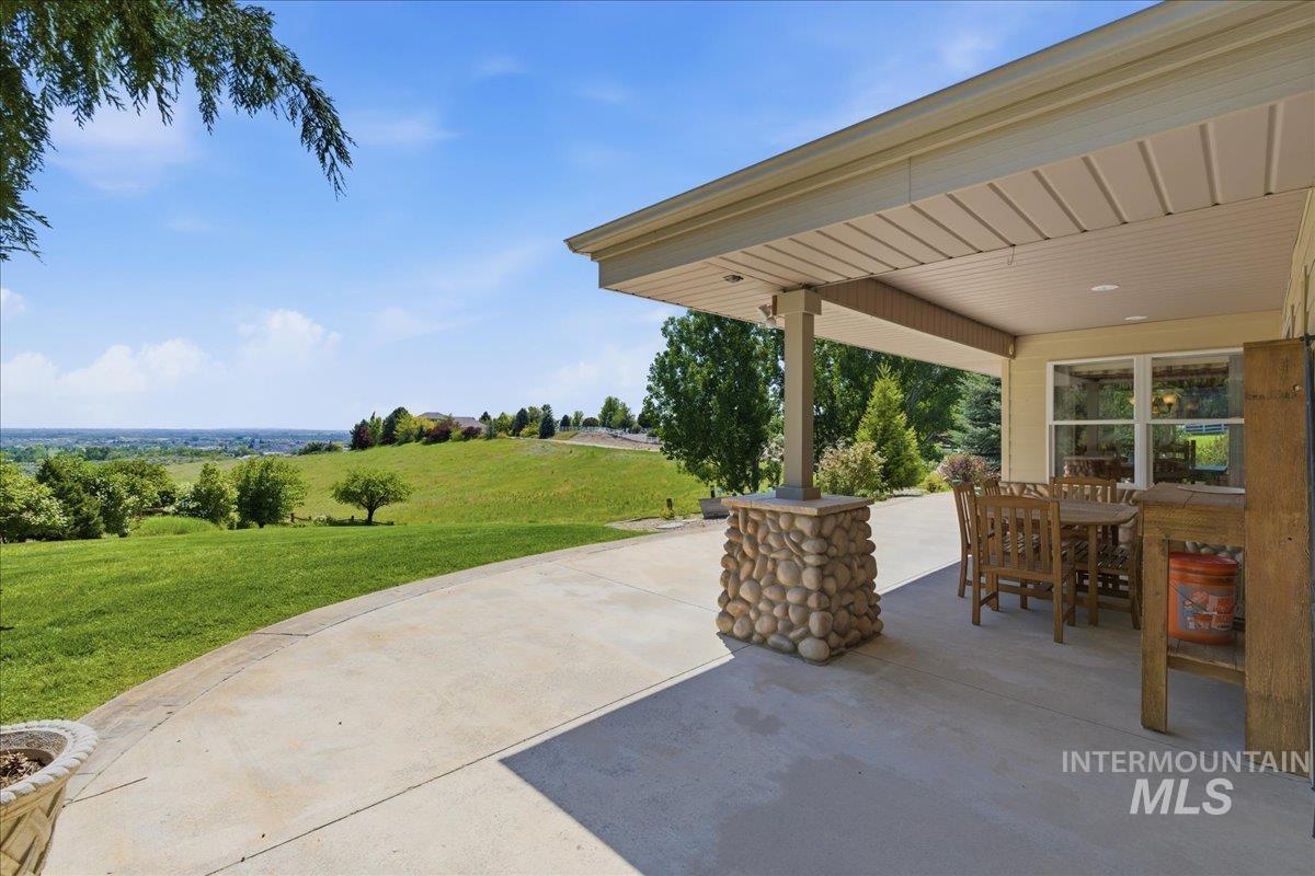 9547 W Golden View Dr, Star, Idaho 83669, 4 Bedrooms, 2.5 Bathrooms, Residential For Sale, Price $999,900,MLS 98985242