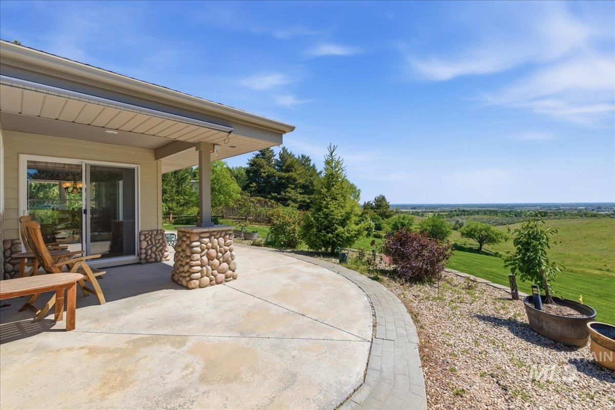 9547 W Golden View Dr, Star, Idaho 83669, 4 Bedrooms, 2.5 Bathrooms, Residential For Sale, Price $999,900,MLS 98985242